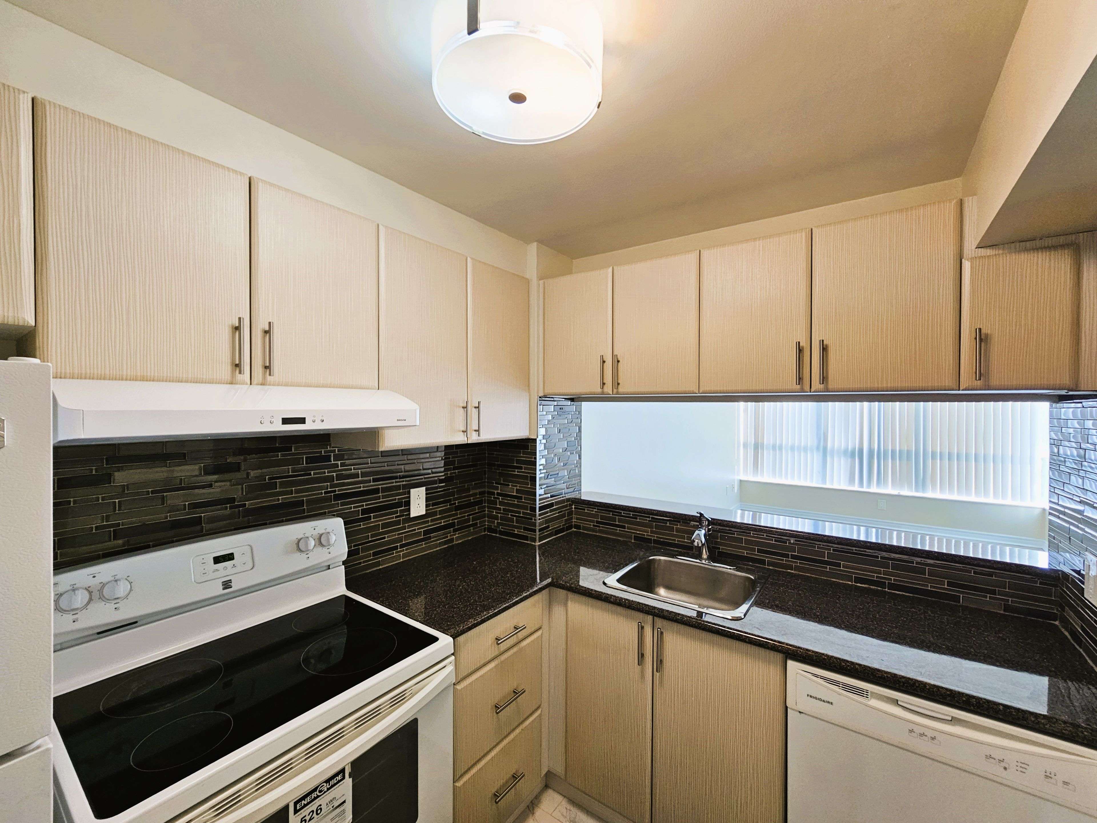 Toronto E09, ON M1E 5E6,3050 Ellesmere RD #611