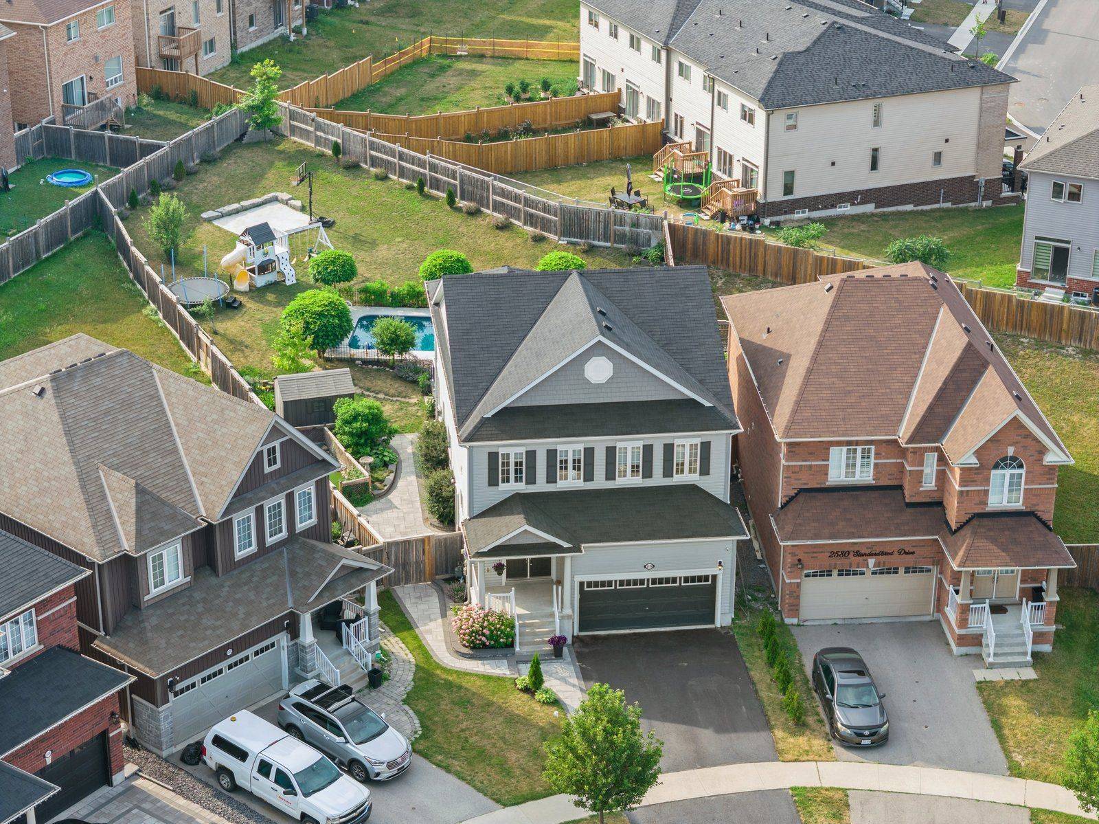 Oshawa, ON L1L 0H9,2576 Standardbred DR