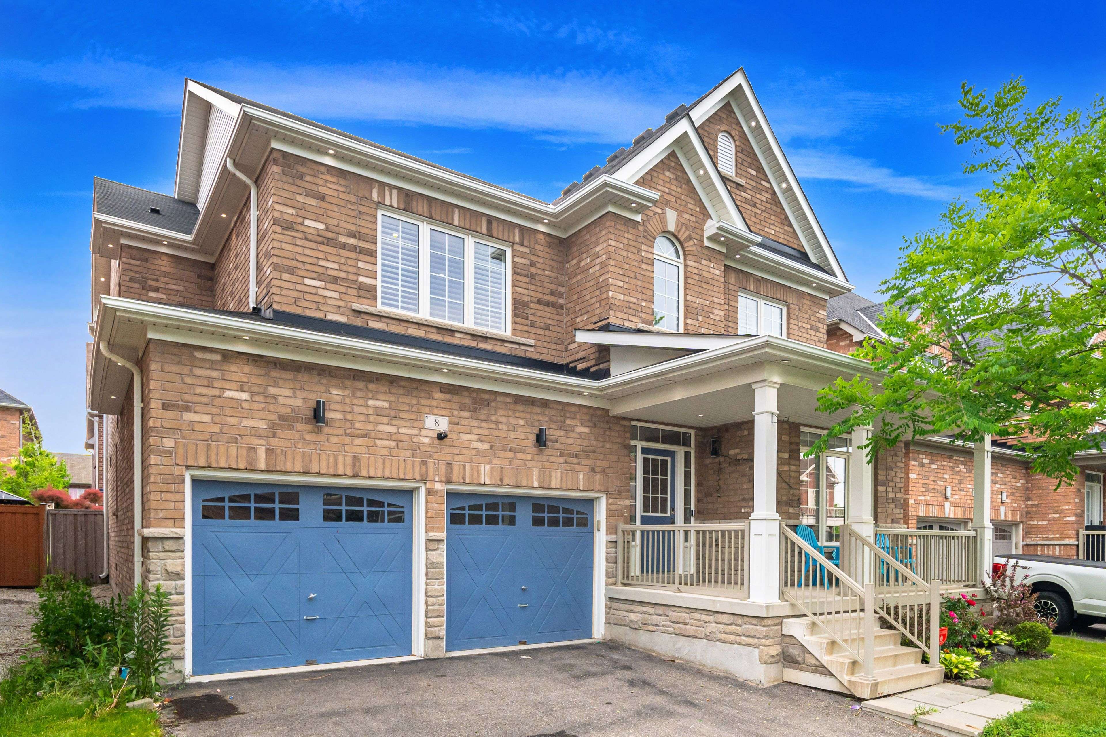 Brampton, ON L6Y 2E3,8 Amberglow CT