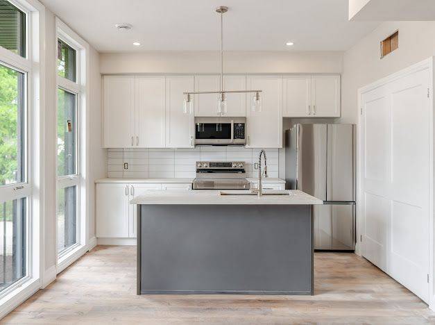 Vanier And Kingsview Park, ON K1K 3L8,659 Donat ST #102