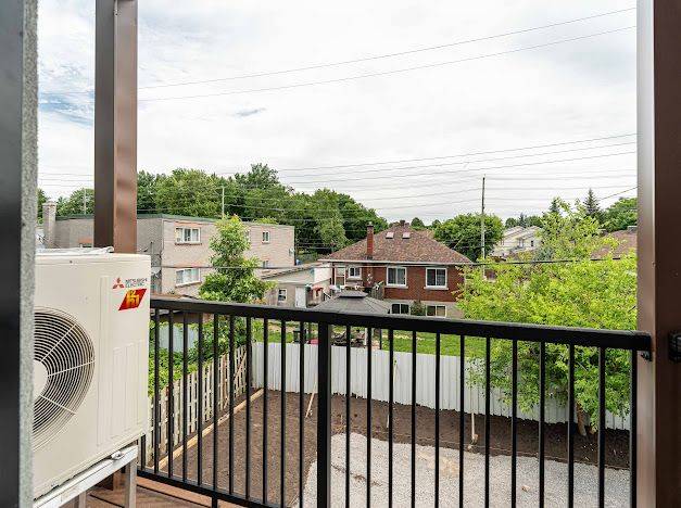 Vanier And Kingsview Park, ON K1K 3L8,659 Donat ST #102