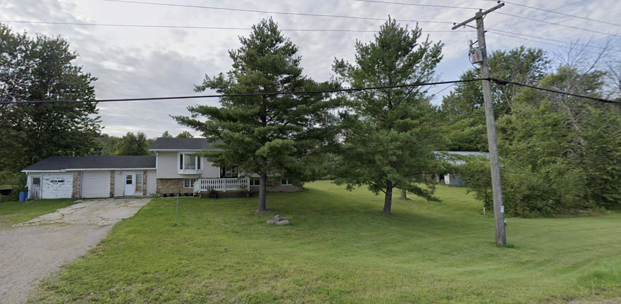 Leeds And The Thousand Islands, ON K0E 1N0,390 Lyndhurst RD