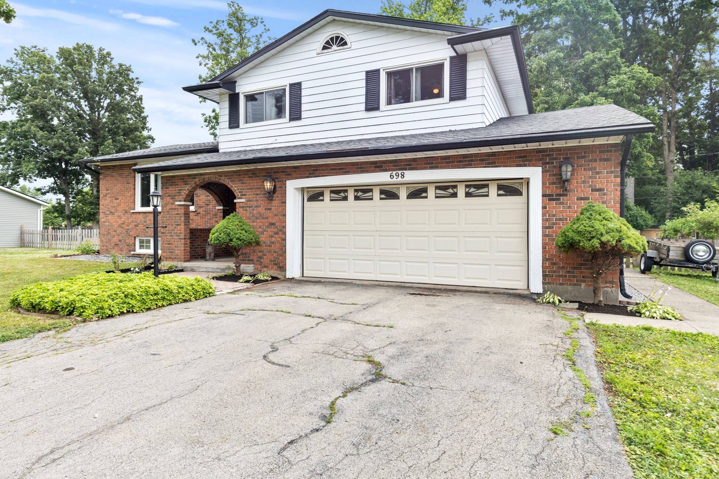 Fort Erie, ON L2A 4Z6,698 Daytona DR