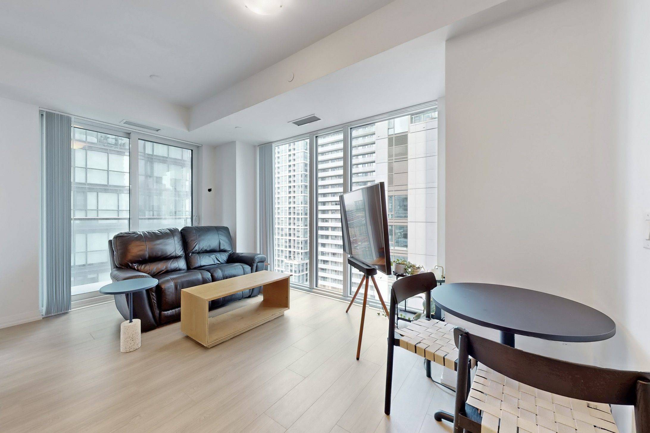 Toronto C01, ON M5V 0W6,8 Widmer ST #2503