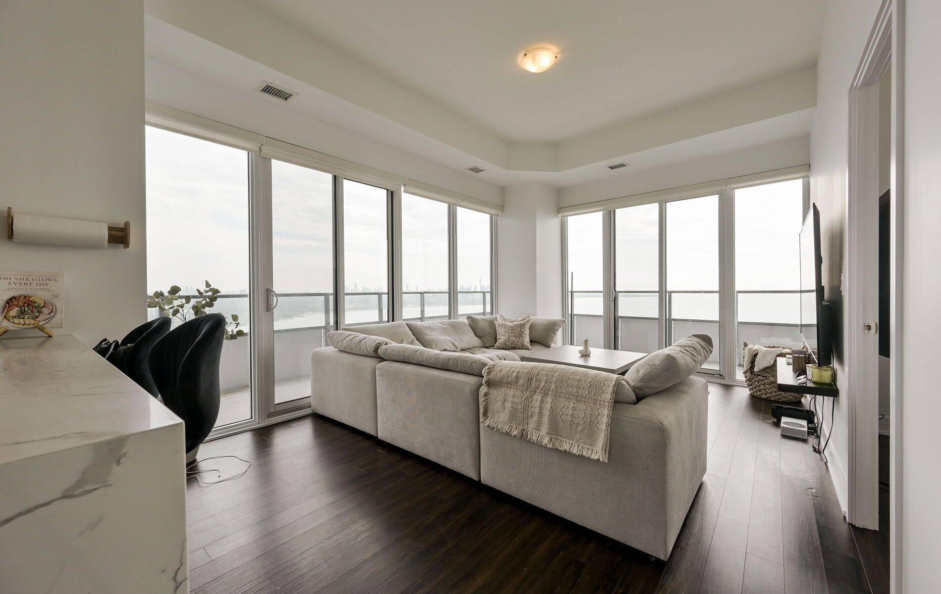 Toronto W06, ON M8V 0C7,20 Shore Breeze DR #4107