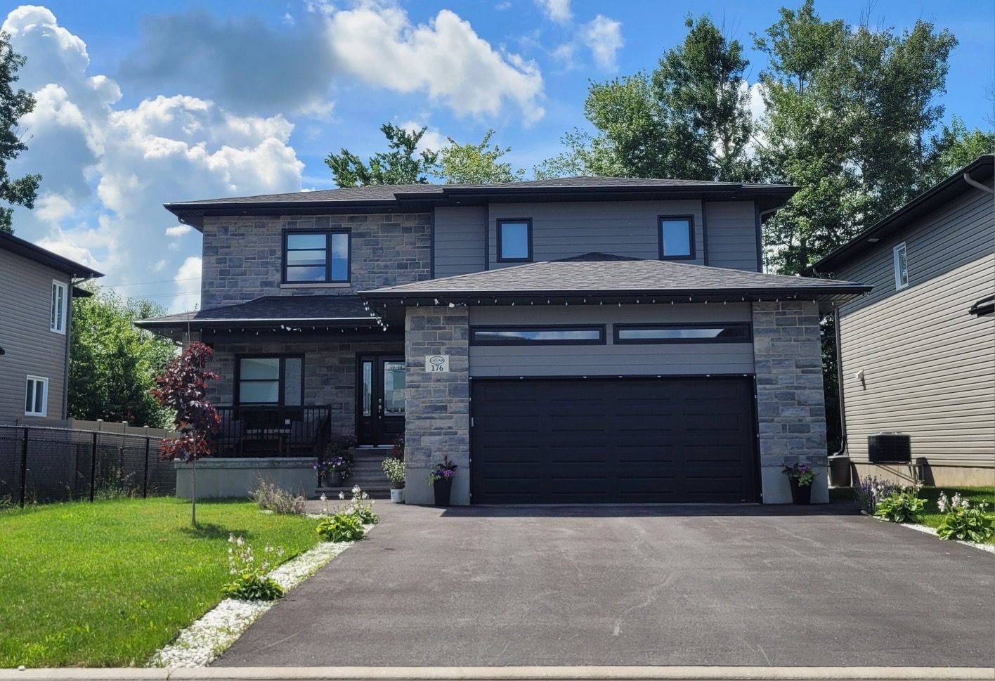 Russell, ON K0A 2M0,76 Chateauguay ST