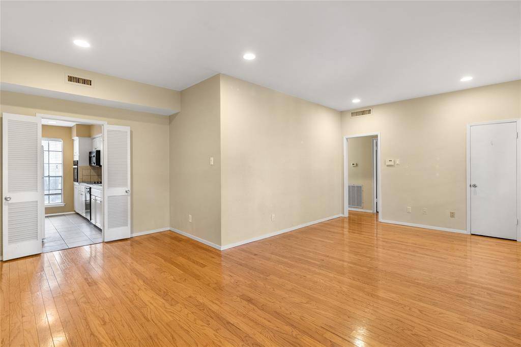 Dallas, TX 75206,6011 E University Boulevard E #247