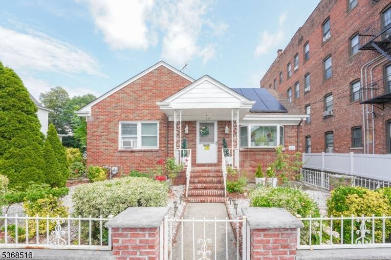 Passaic City, NJ 07055,122 Autumn St