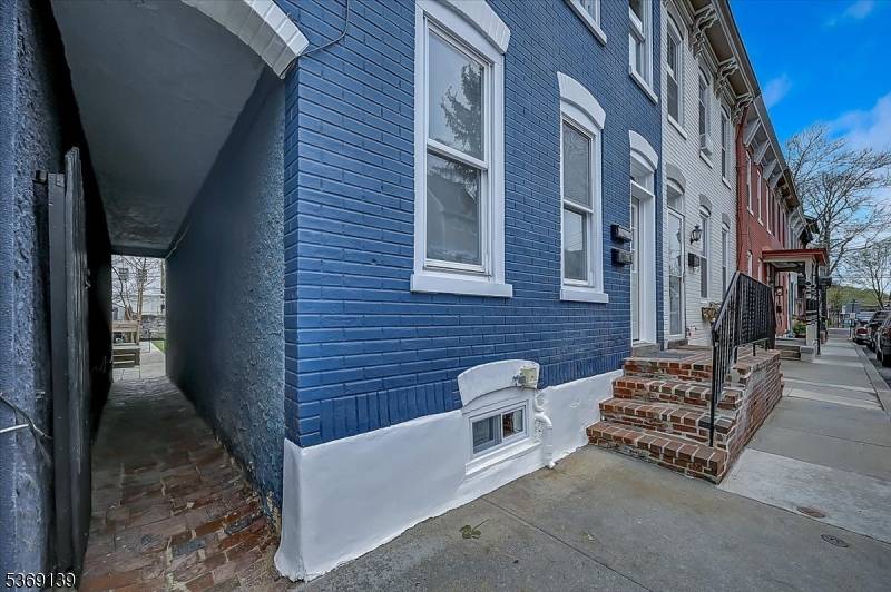 Lambertville City, NJ 08530,27 Swan St
