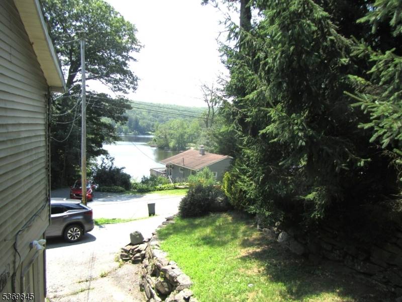 West Milford Twp., NJ 07421,230 Point Breeze Dr