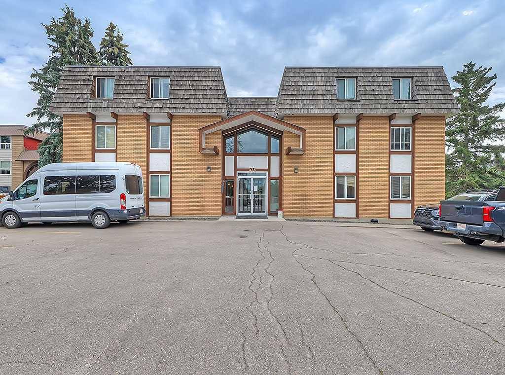 Calgary, AB T3C 2Y8,528 Cedar CRES SW #43