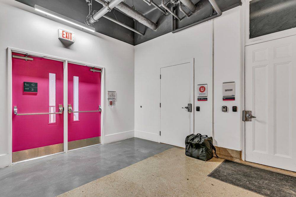 Toronto C01, ON M6J 2W5,180 Shaw ST #306