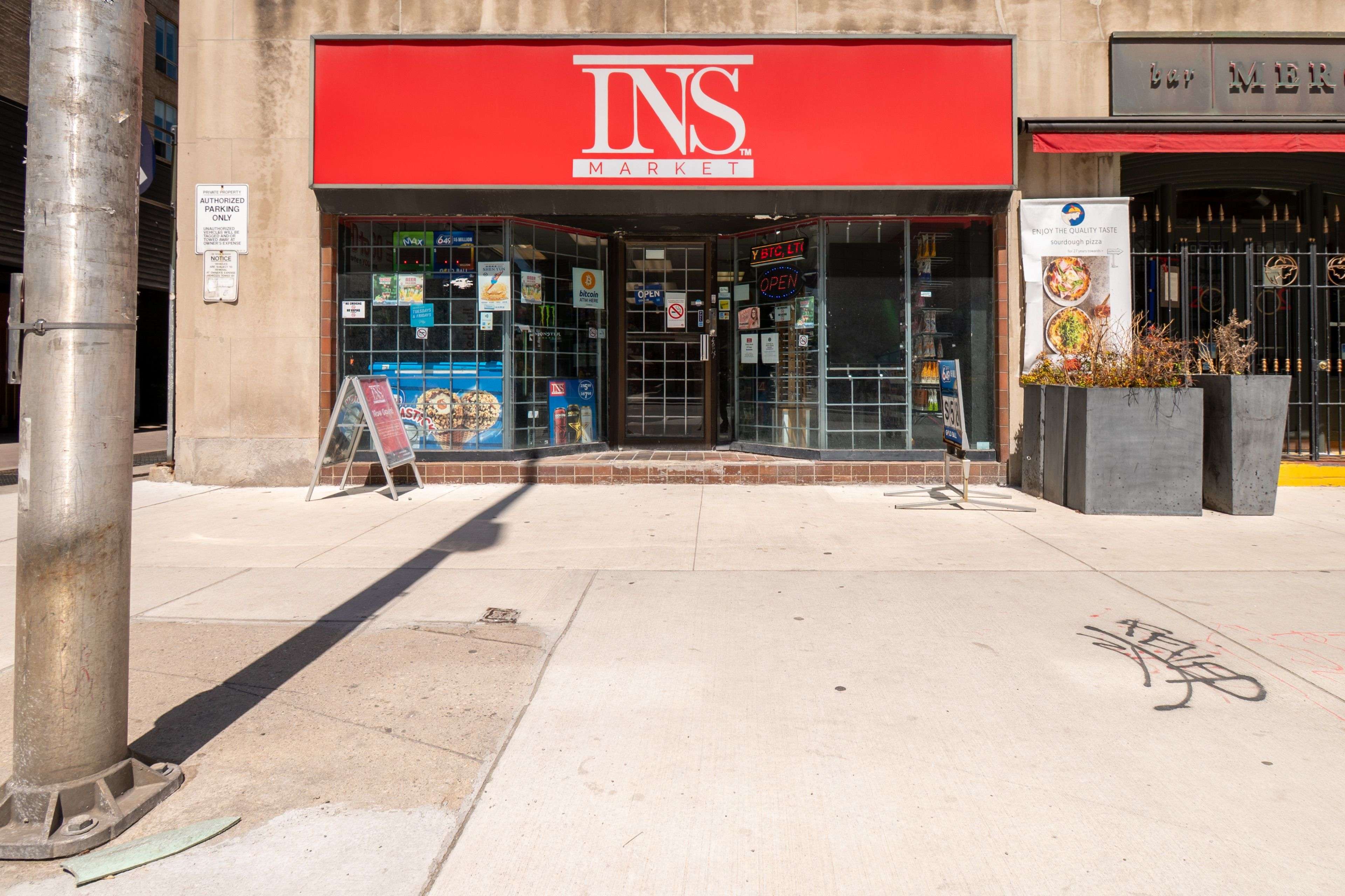 Toronto C01, ON M5S 1V8,262 Bloor ST