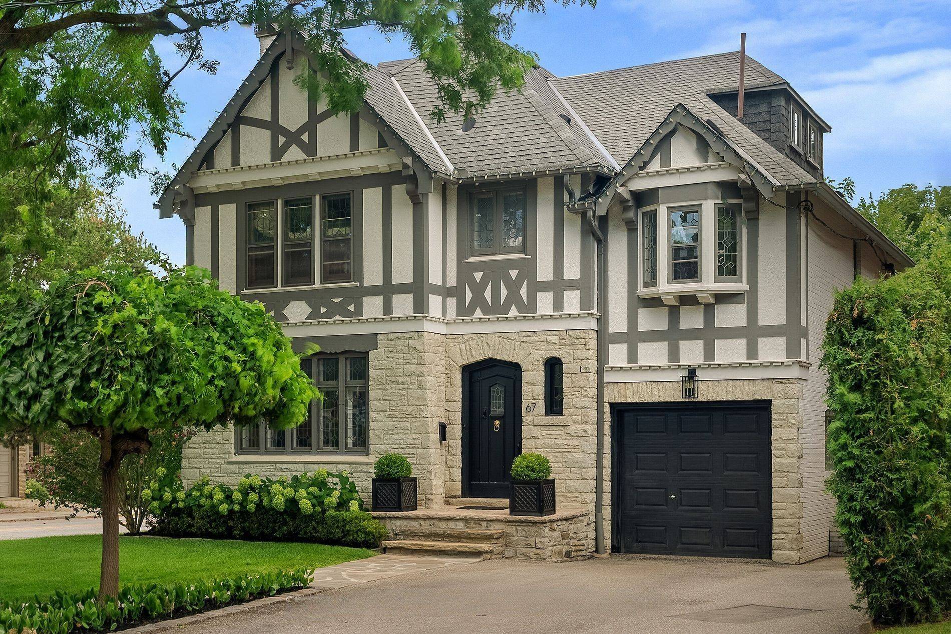 Toronto C04, ON M4R 1R8,67 Chatsworth DR
