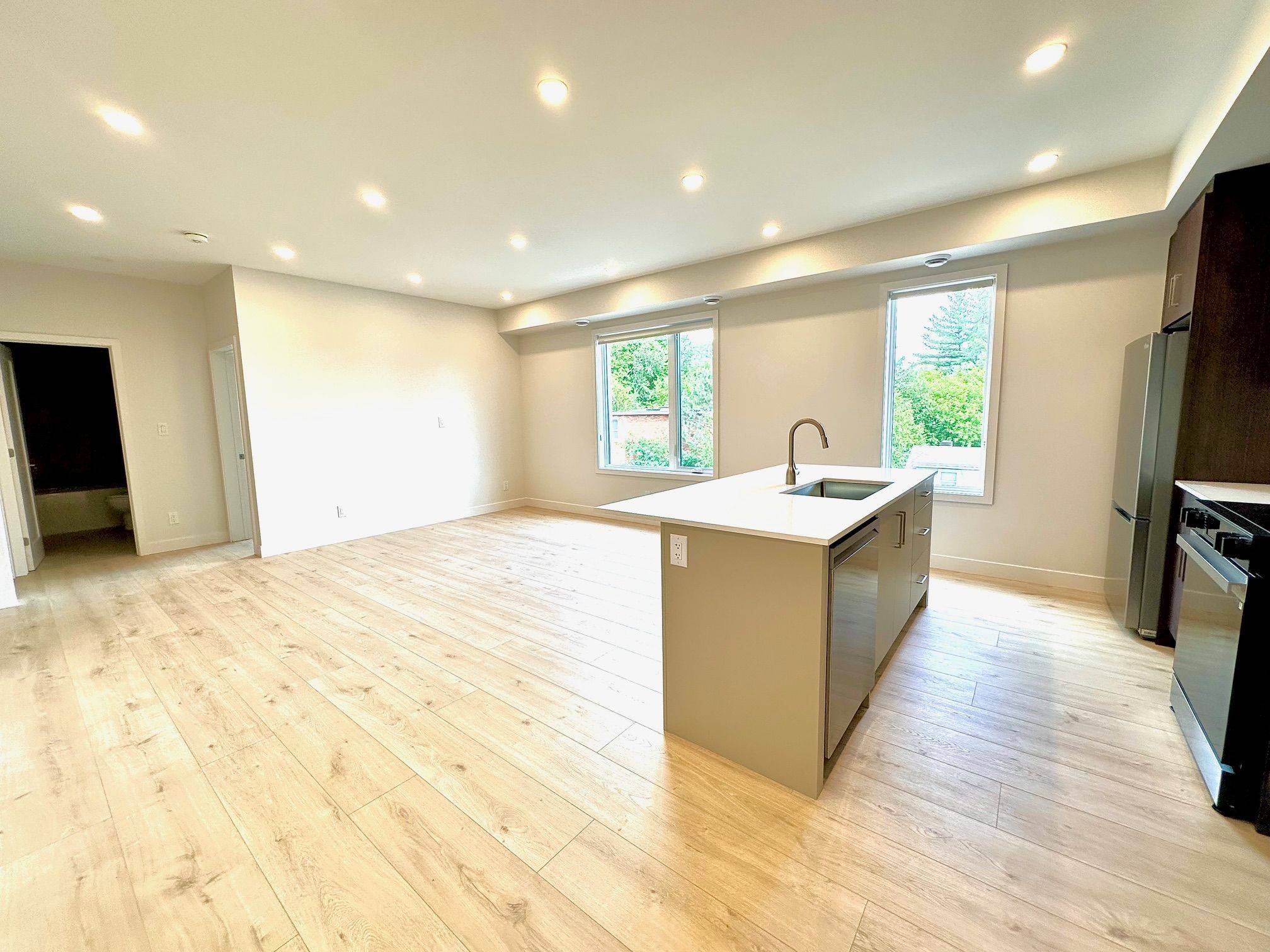 Vanier And Kingsview Park, ON K1L 7T8,254 GARNEAU ST #6