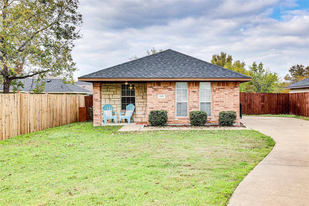Waxahachie, TX 75165,1305 WYATT Street