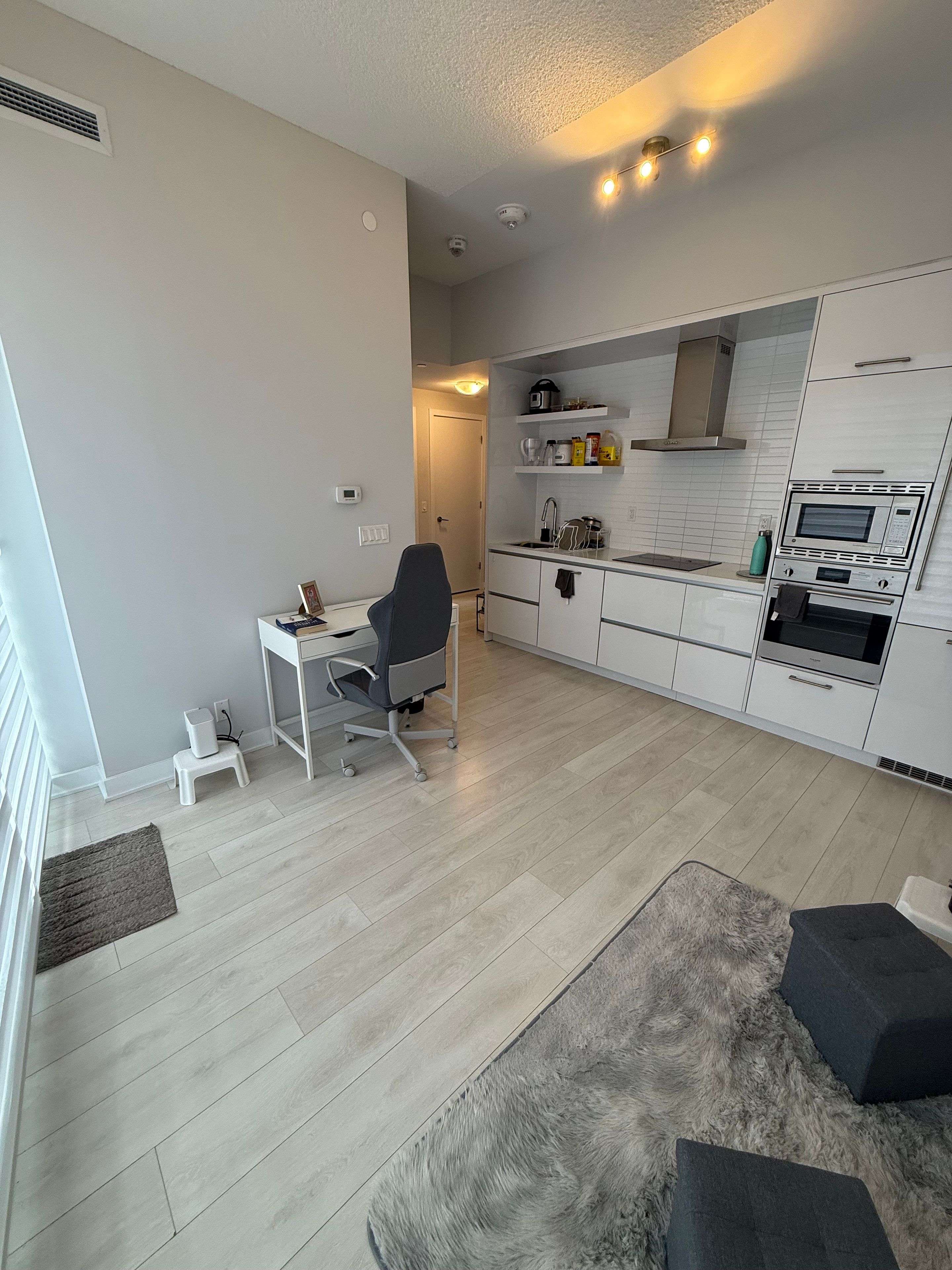 Toronto C10, ON M4S 2B4,2221 Yonge ST #3007