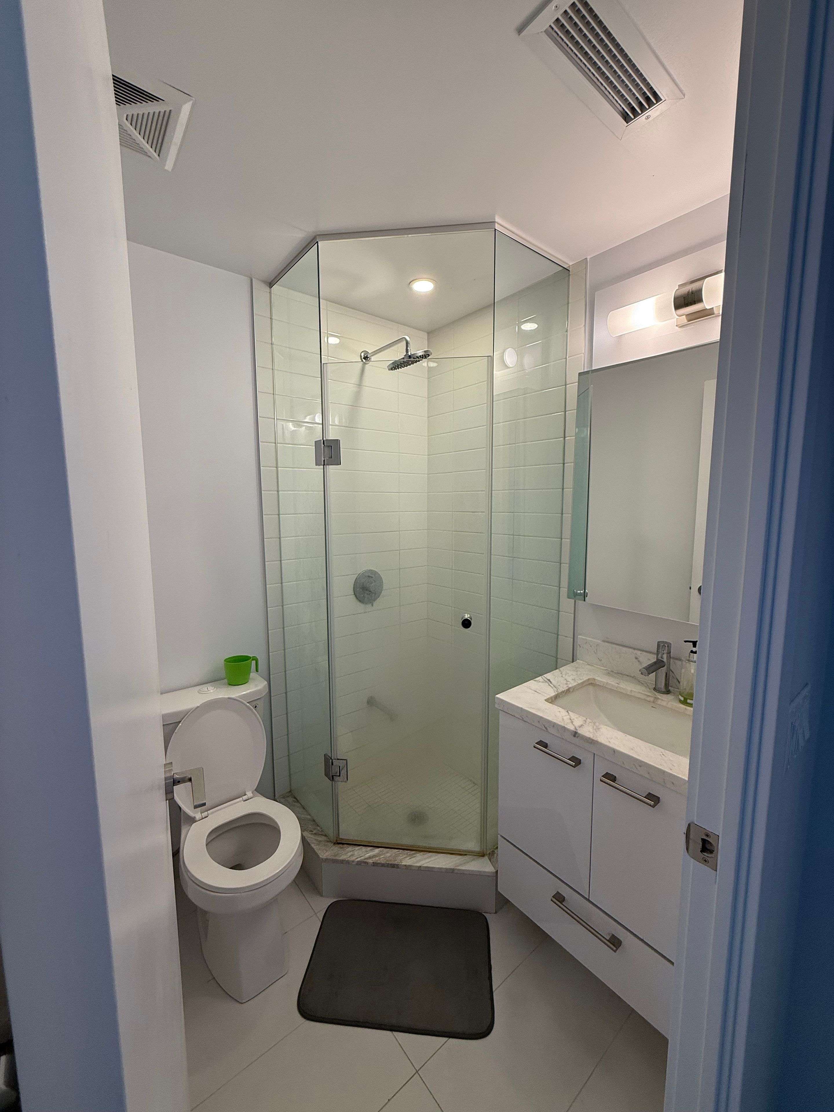 Toronto C10, ON M4S 2B4,2221 Yonge ST #3007