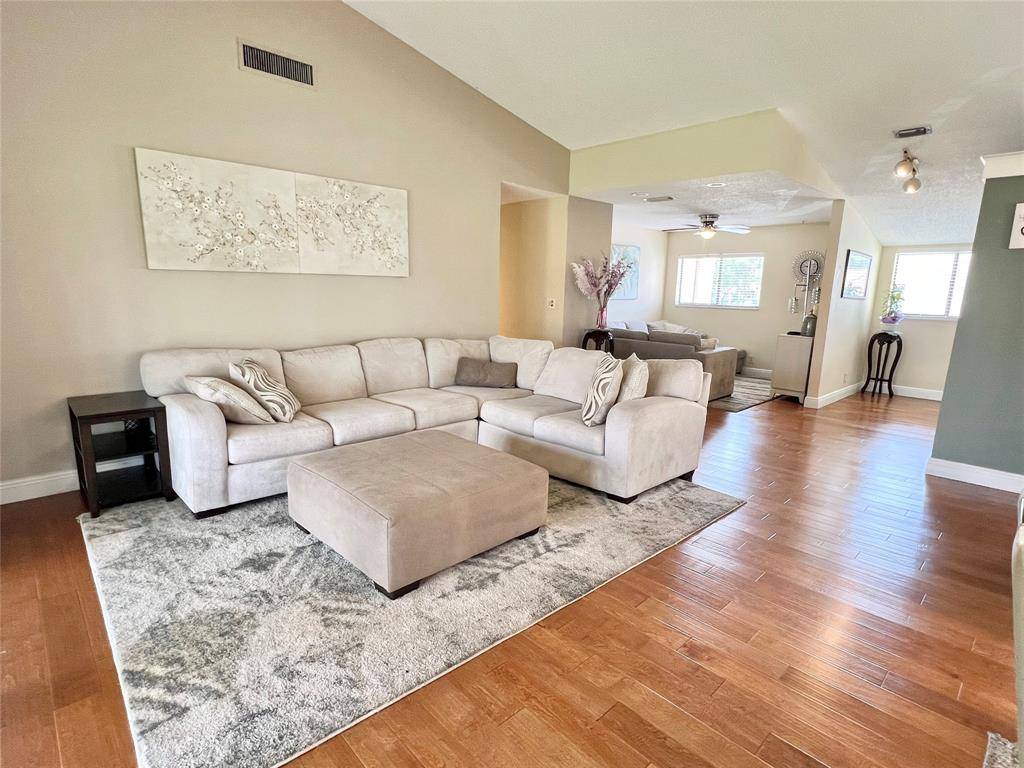 Boynton Beach, FL 33437,10725 Bahama Palm Way #201
