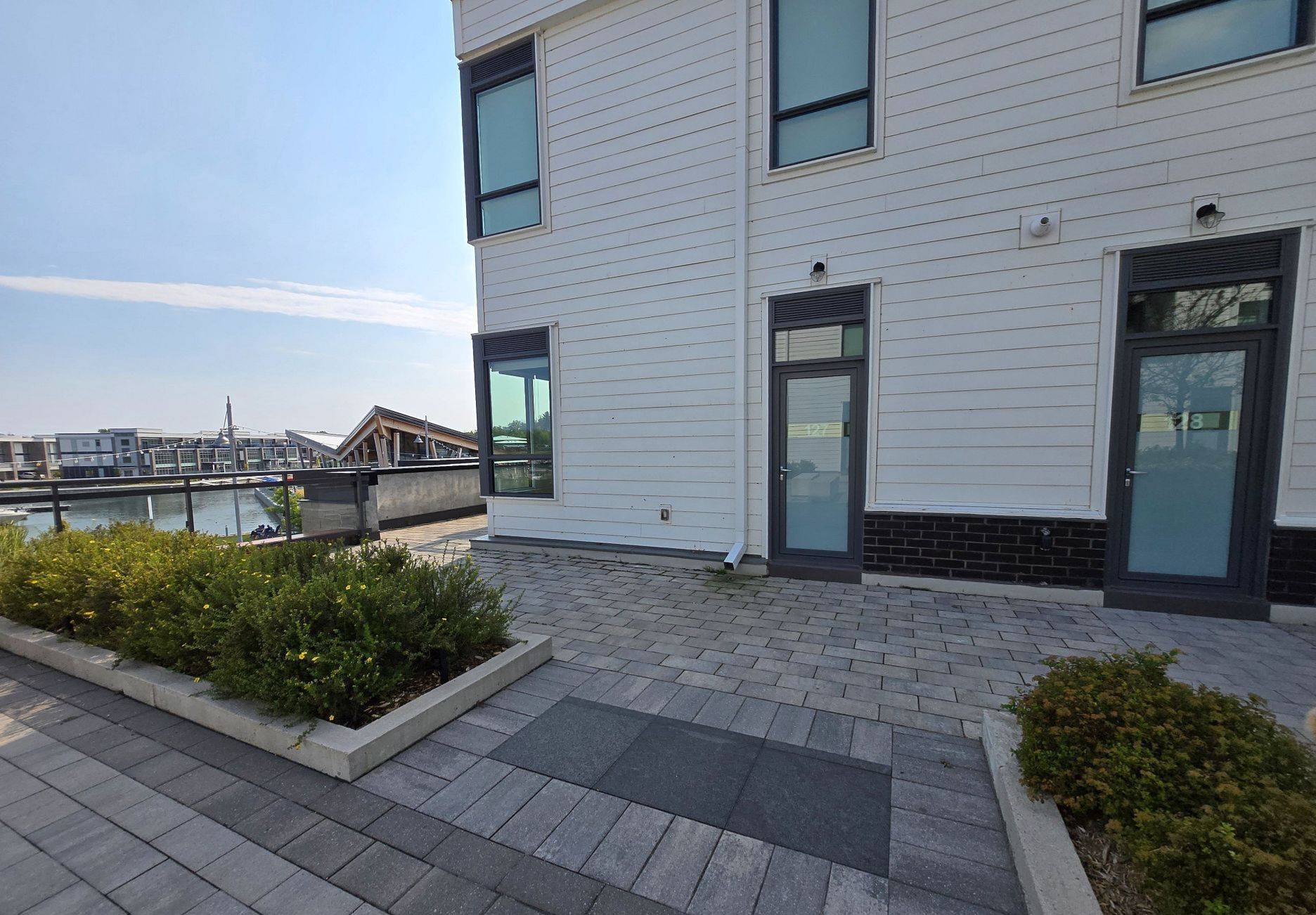Innisfil, ON L9S 0M7,331 Broward WAY S #127