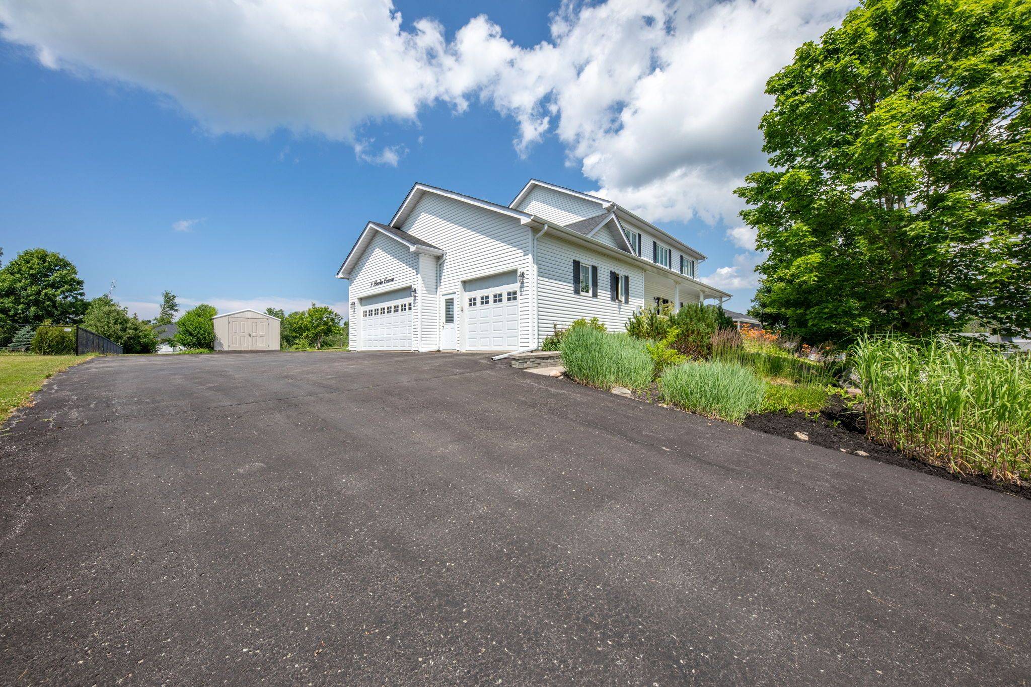 Oro-medonte, ON L0K 1N0,3 BRECHIN CRES