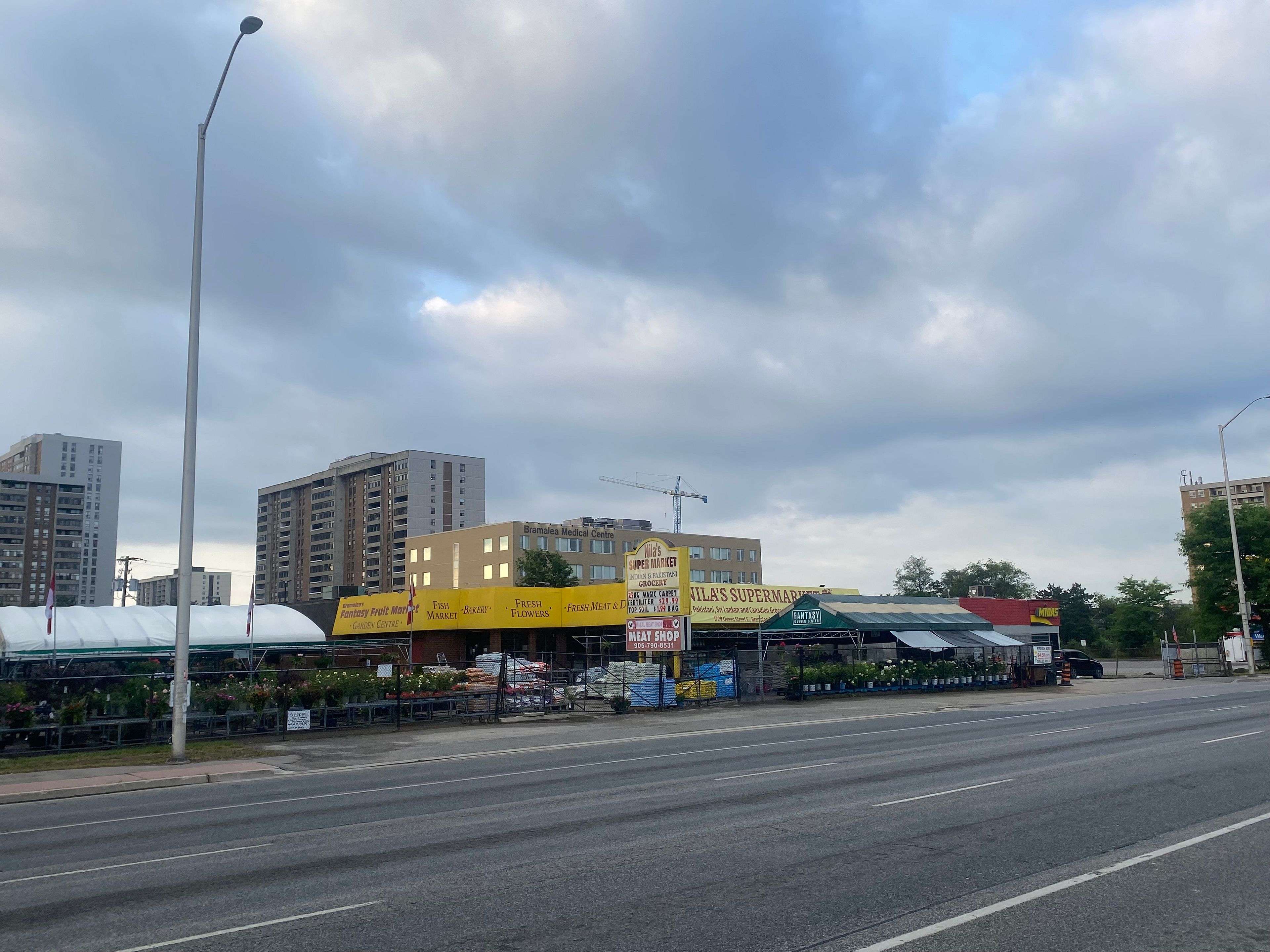 Brampton, ON L6T 2H2,1729 Queen ST E