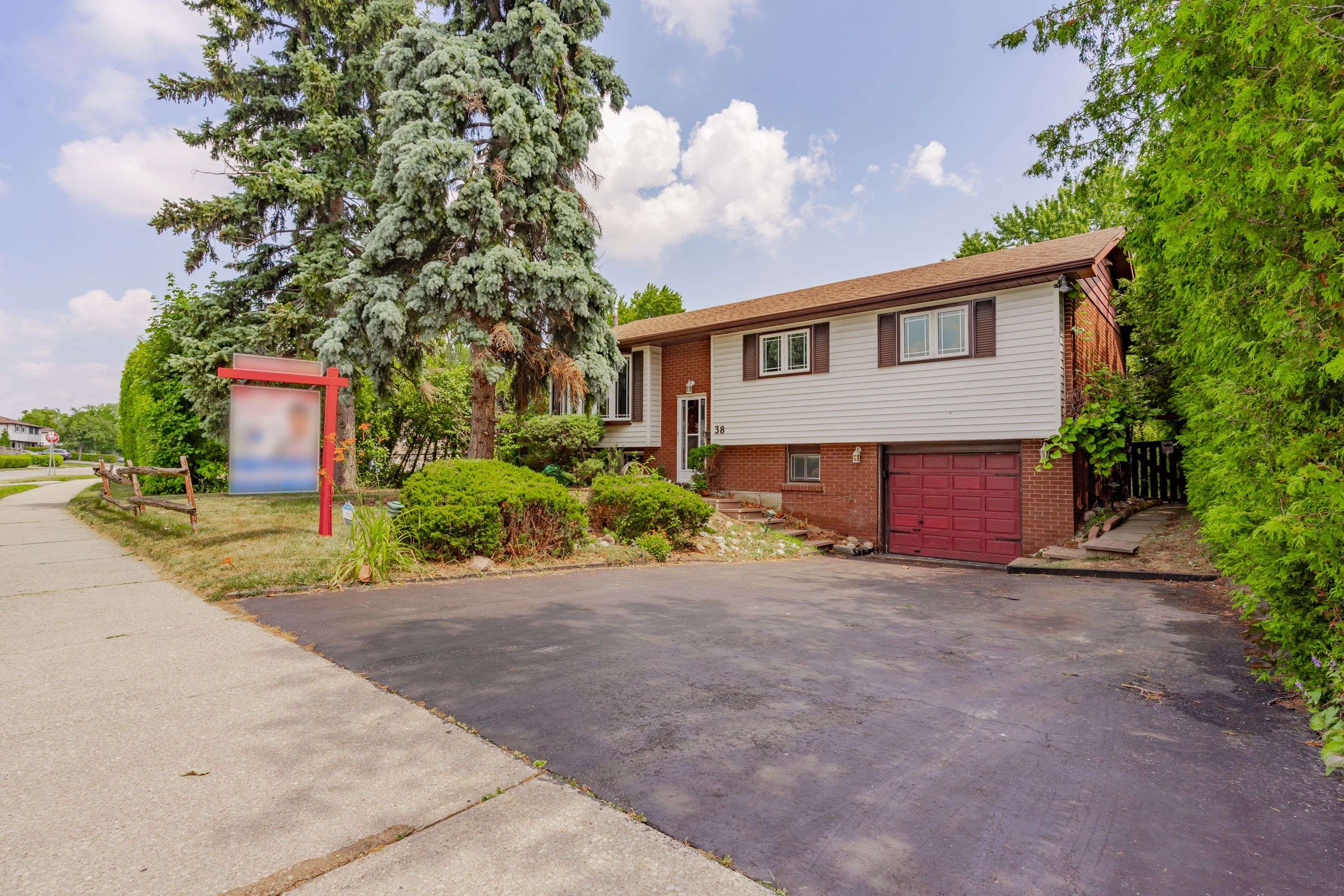 Brampton, ON L6T 3K3,38 Duke RD