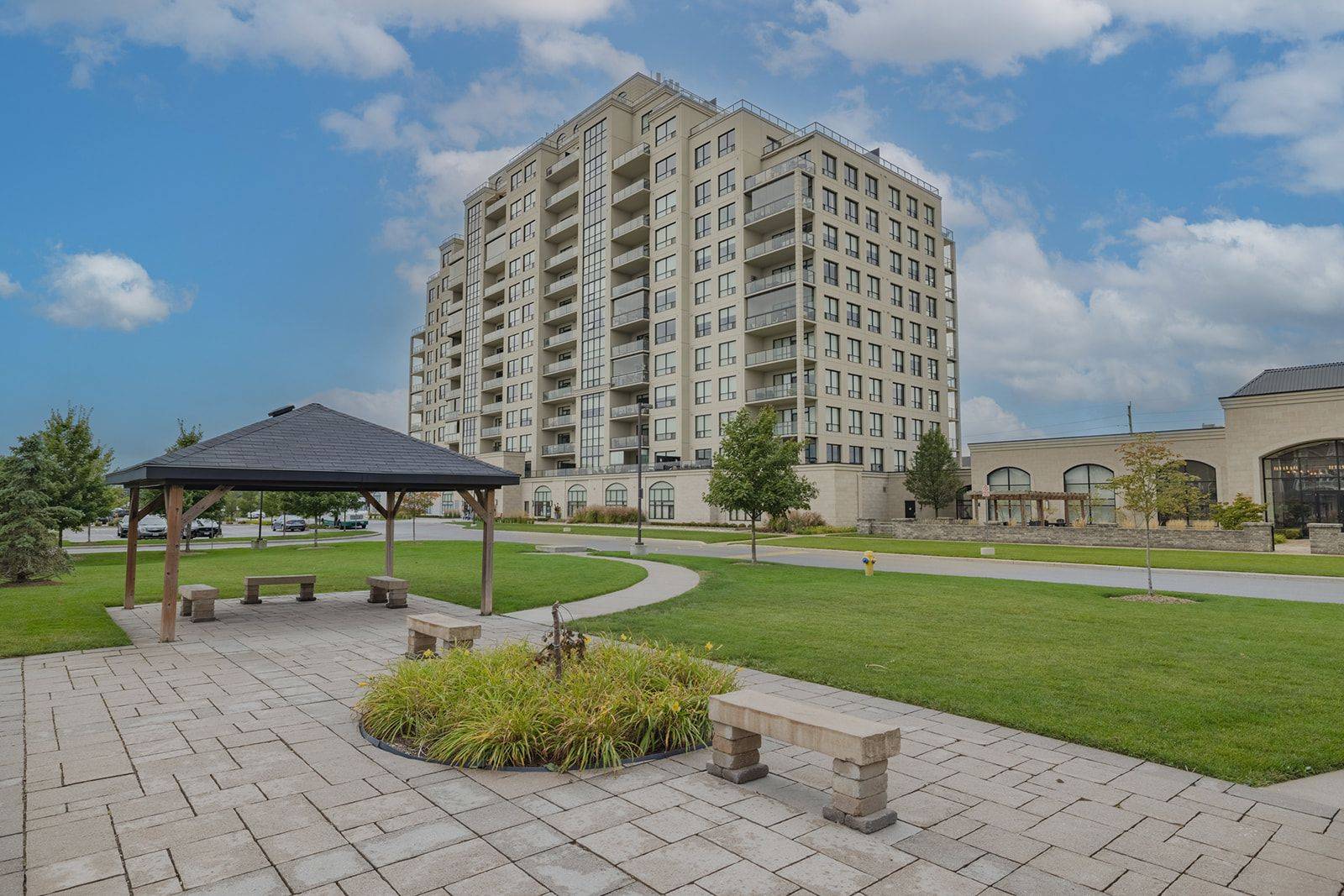London North, ON N6G 0W6,260 Villagewalk BLVD #1103