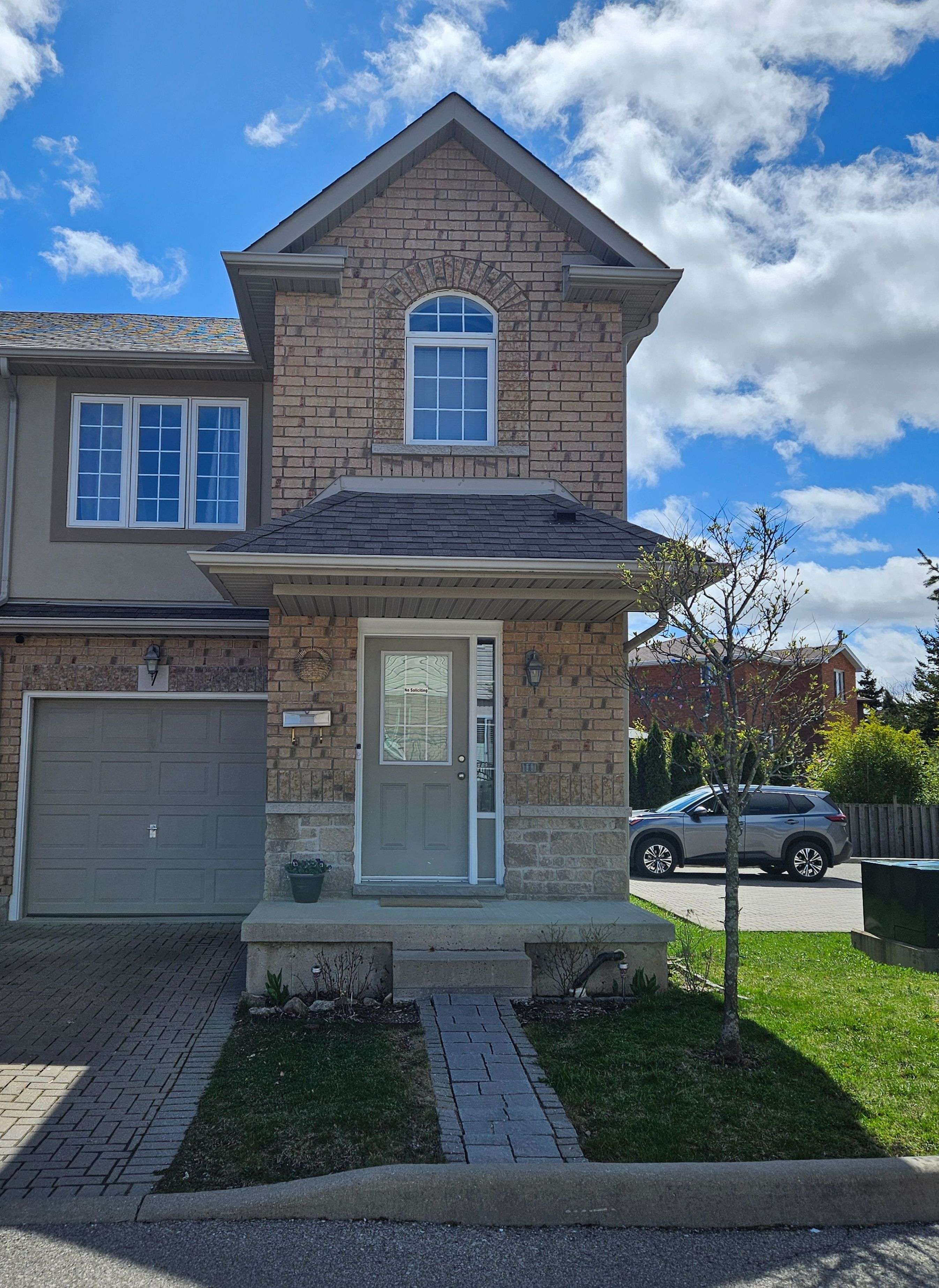 Hamilton, ON L8W 1E7,1540 Upper Gage AVE #7