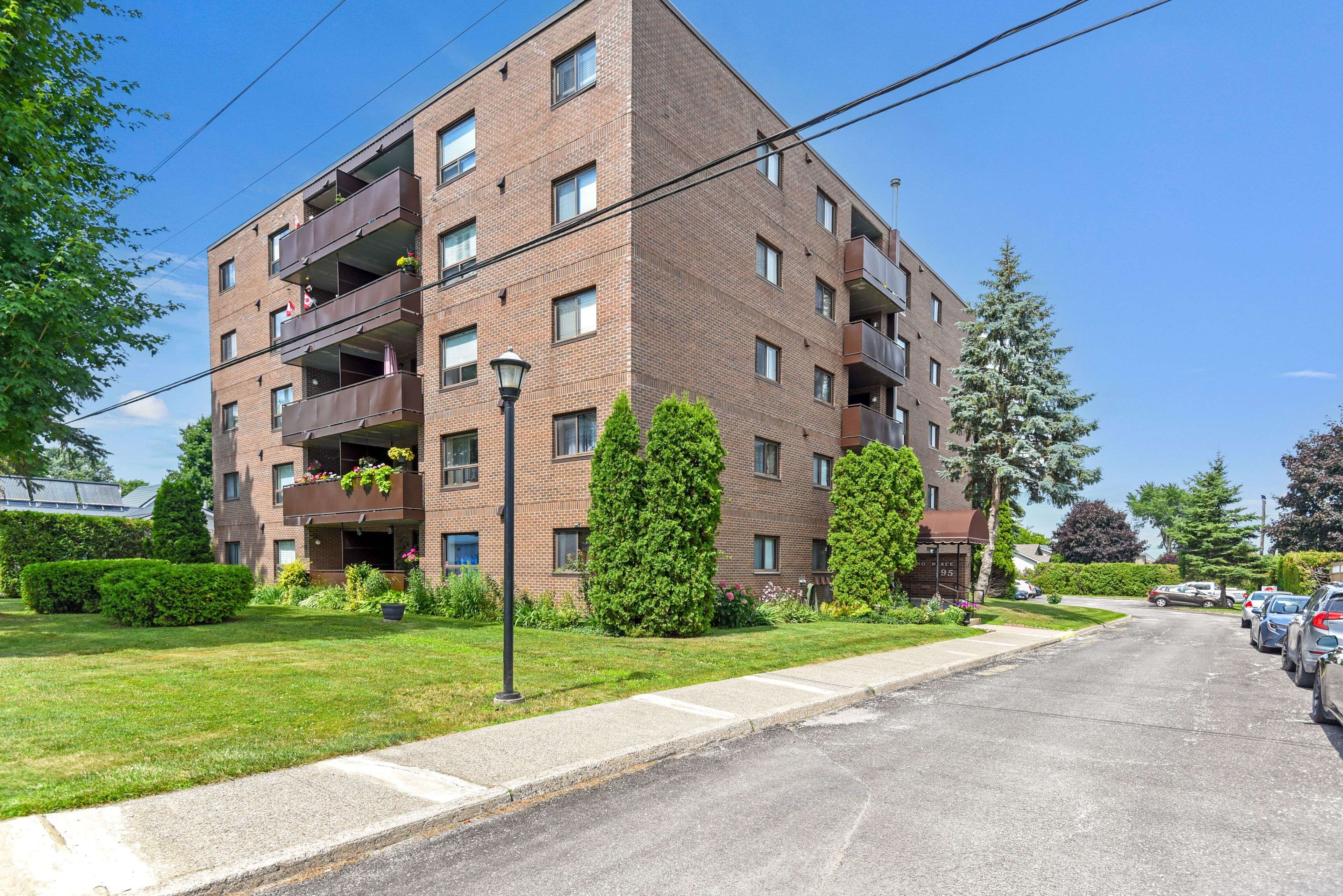 Brockville, ON K6V 3H7,95 Windsor DR #306
