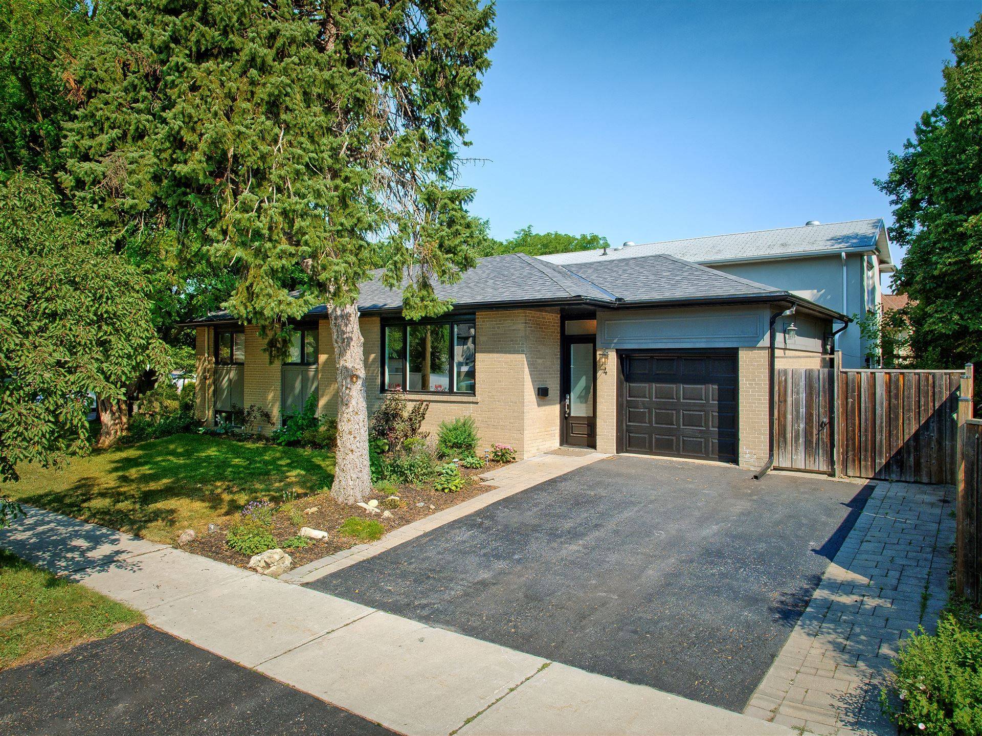 Toronto W08, ON M9B 3A7,4 Sabine RD