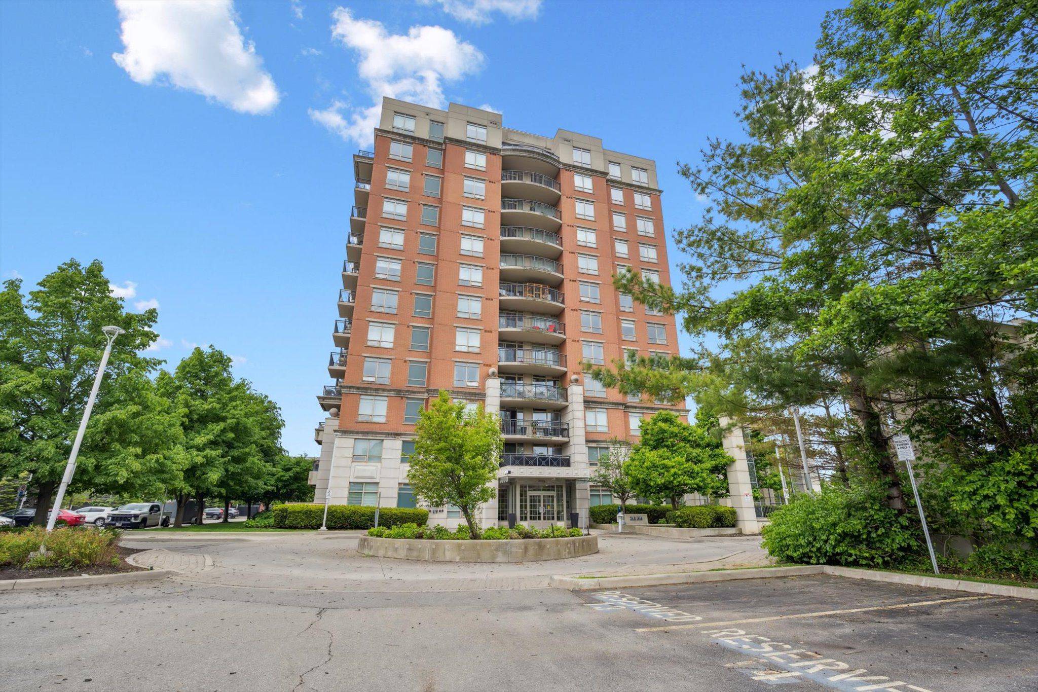 Oakville, ON L6H 0E2,2325 Central Park DR #203