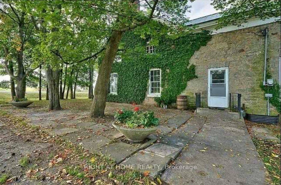 Hamilton, ON L8B 0G7,545 Dundas ST E