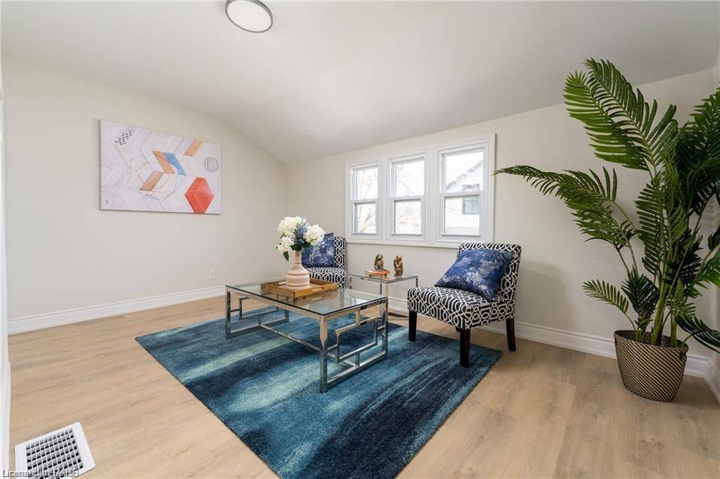 Port Colborne, ON L3K 1E1,129 Durham ST #upper - unit 4