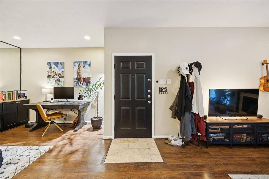 Dallas, TX 75231,8601 Park Lane #726