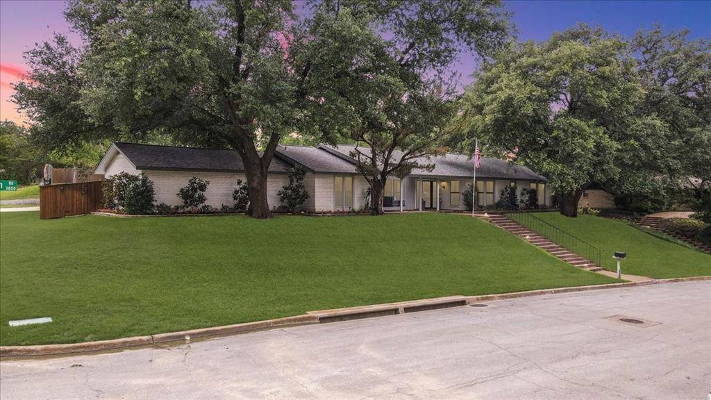 Fort Worth, TX 76109,3808 Black Canyon Road