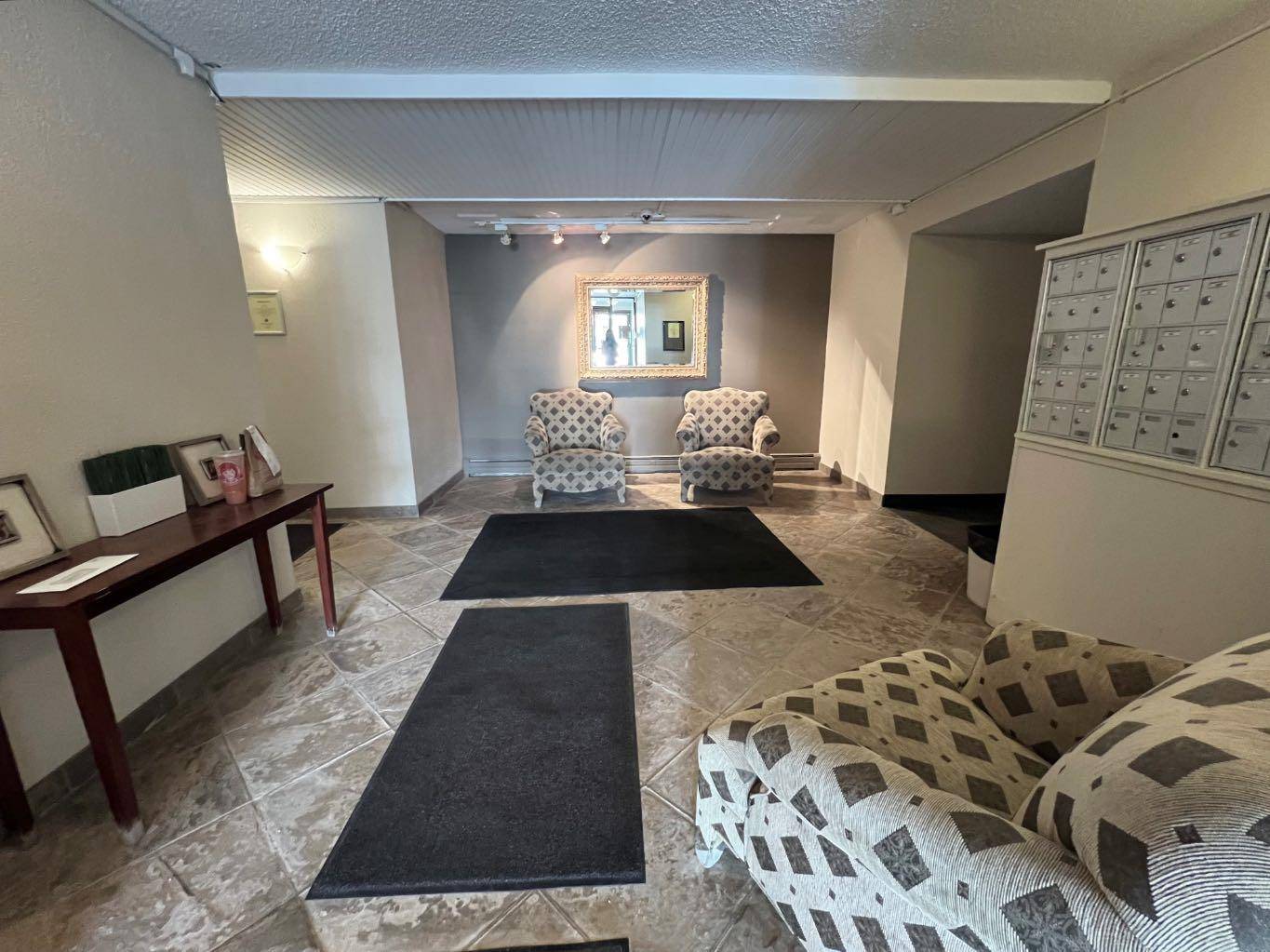 Calgary, AB T2T 0H8,903 19 AVE SW #410