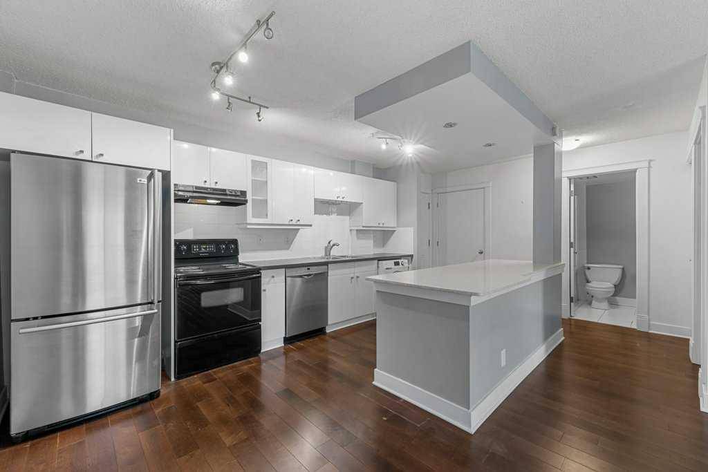 Calgary, AB T2V 0H3,501 57 AVE SW #204