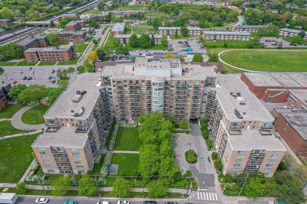 Toronto C04, ON M6A 3E8,650 Lawrence AVE W #639