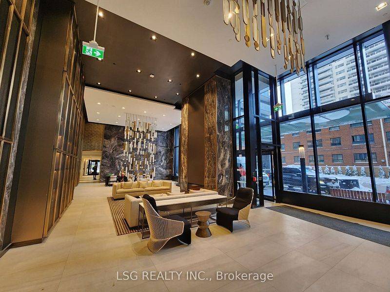 Toronto C10, ON M4P 1V3,117 Broadway AVE #424