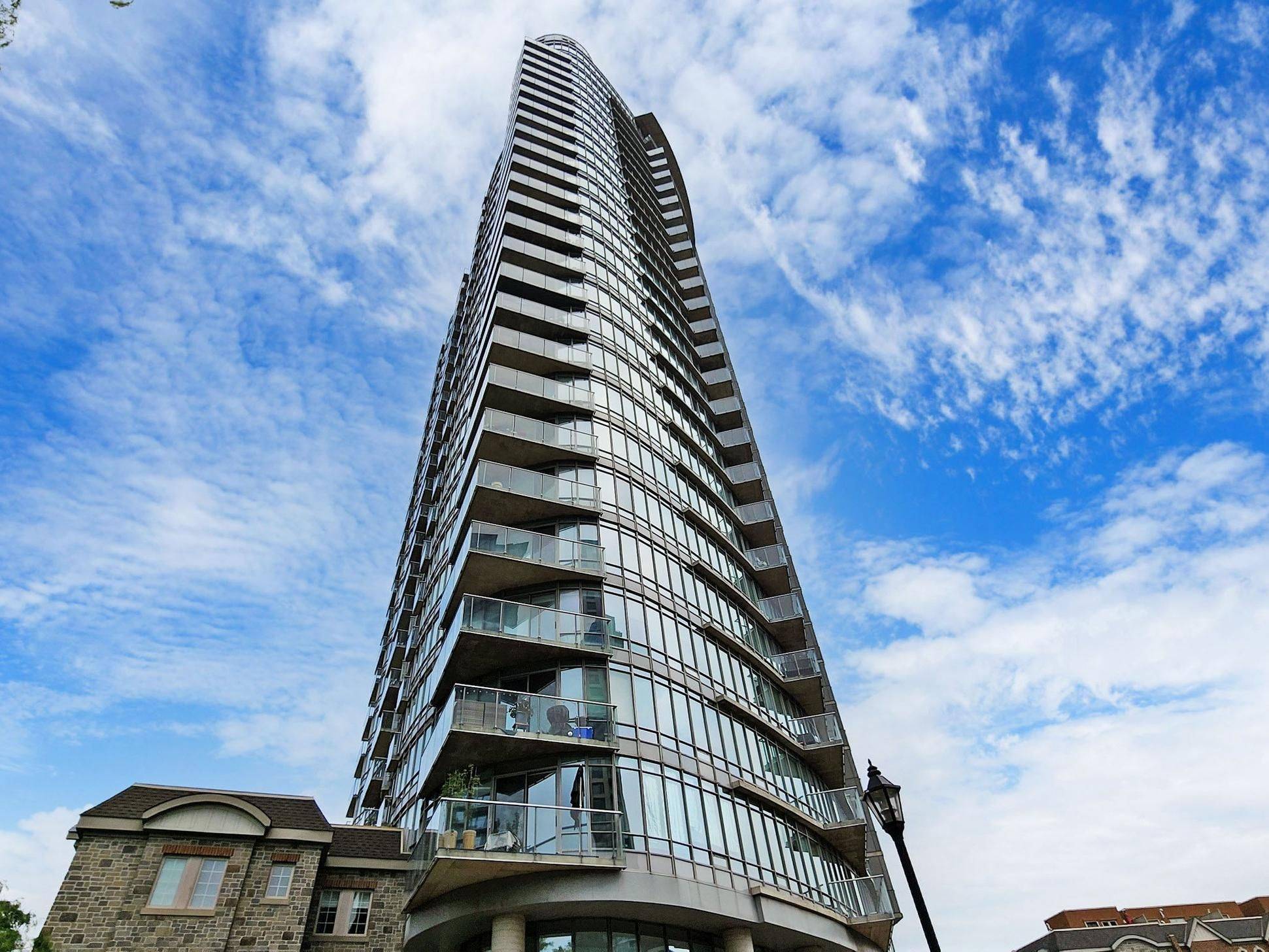 Toronto W01, ON M6S 5A2,15 Windermere AVE #1007