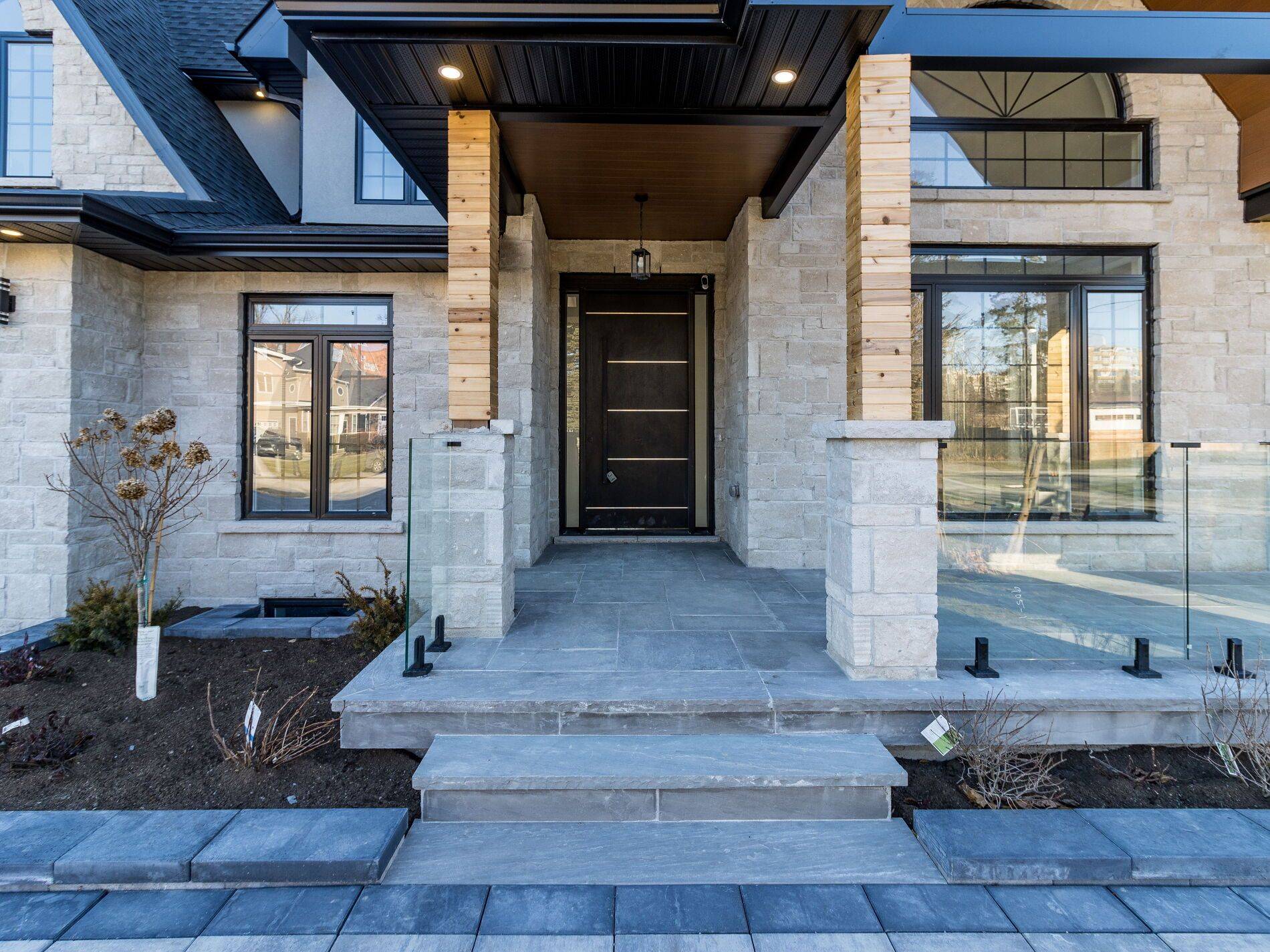 Oakville, ON L6K 1W4,14 Crescent RD