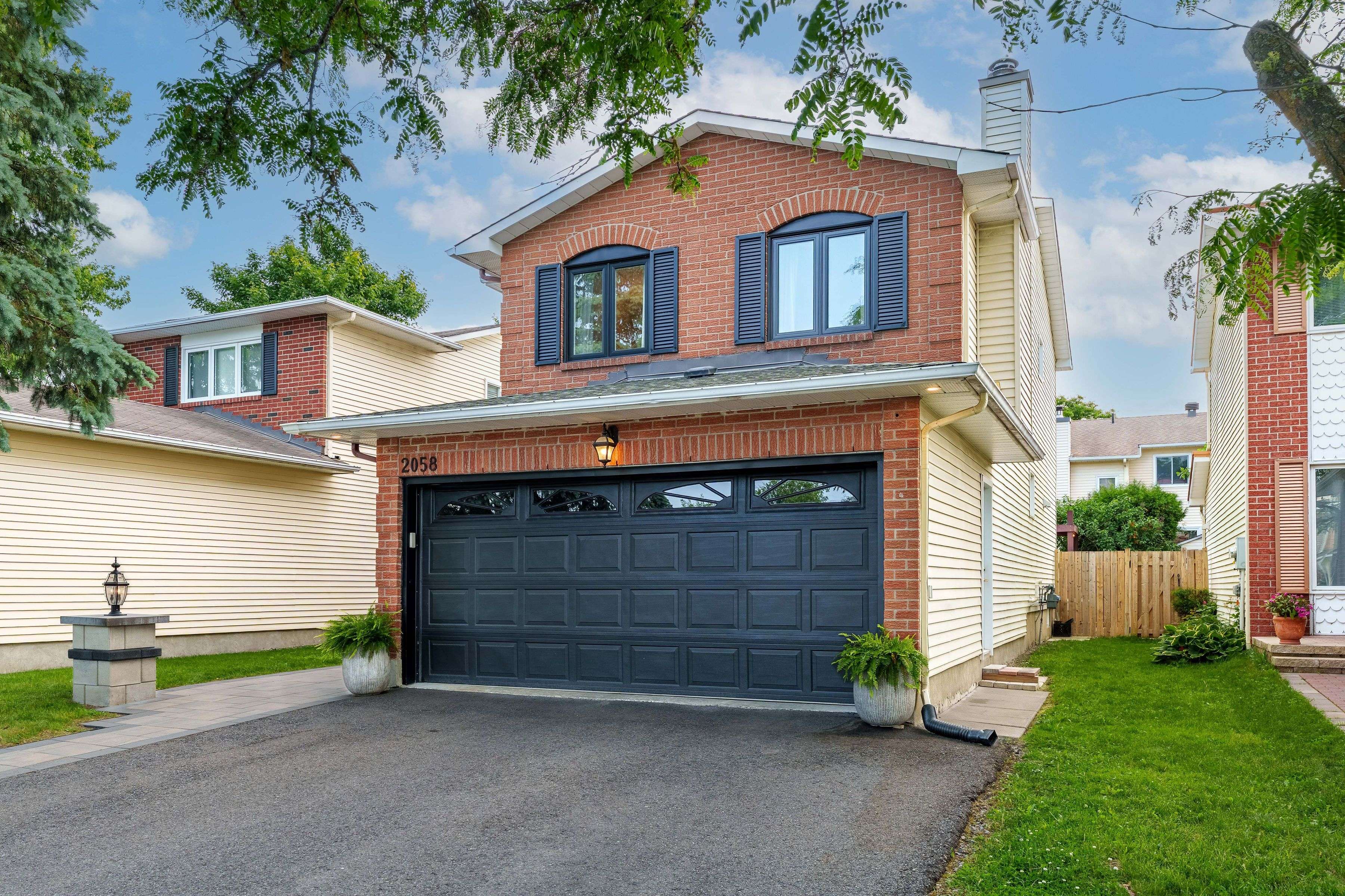 Orleans - Cumberland And Area, ON K1E 3R3,2058 Wildflower DR