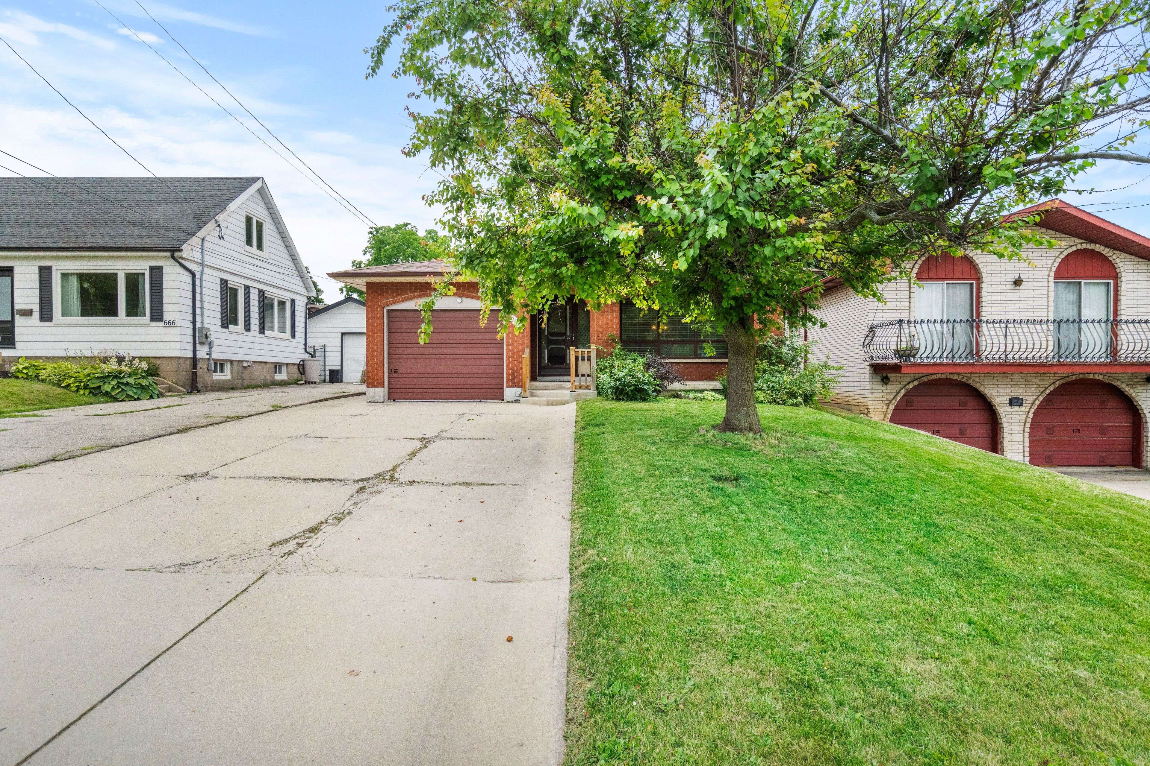 Hamilton, ON L9C 3R2,662 West 5th ST