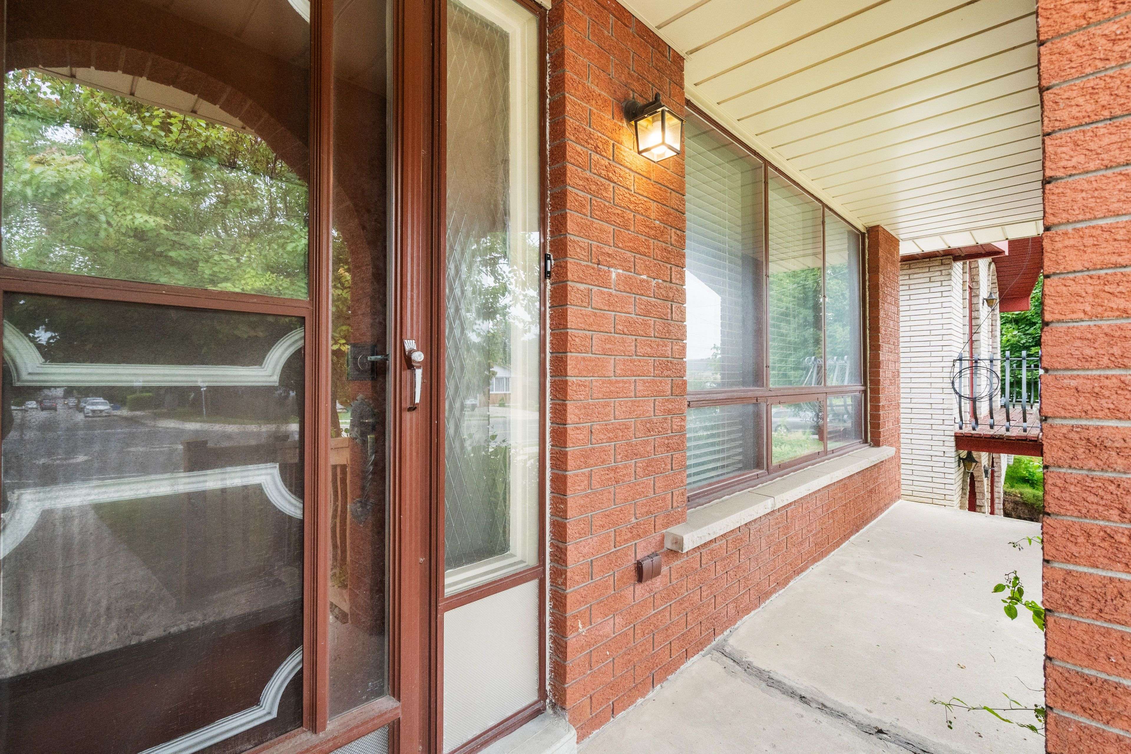 Hamilton, ON L9C 3R2,662 West 5th ST