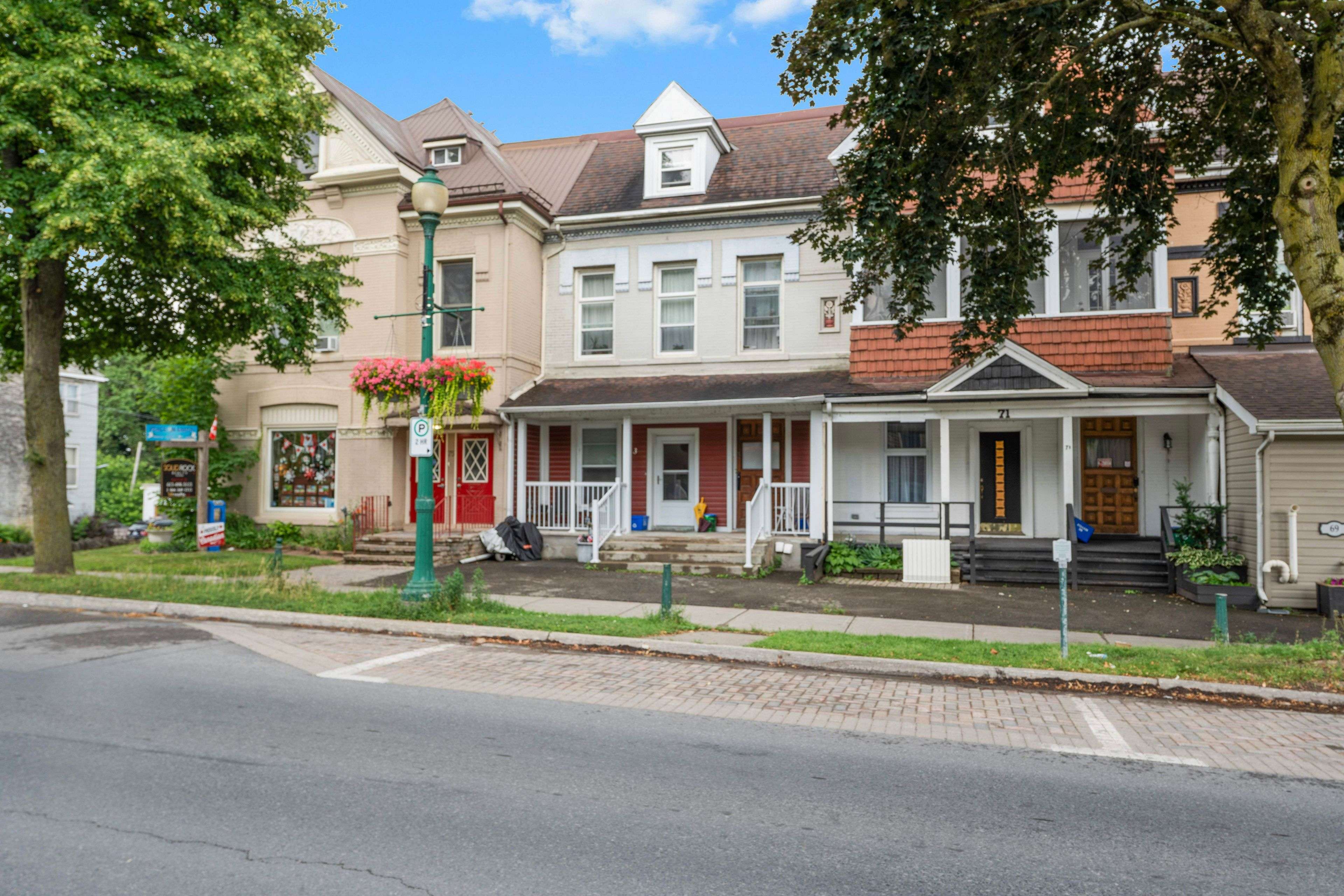 Brockville, ON K6V 1B2,73 King ST E