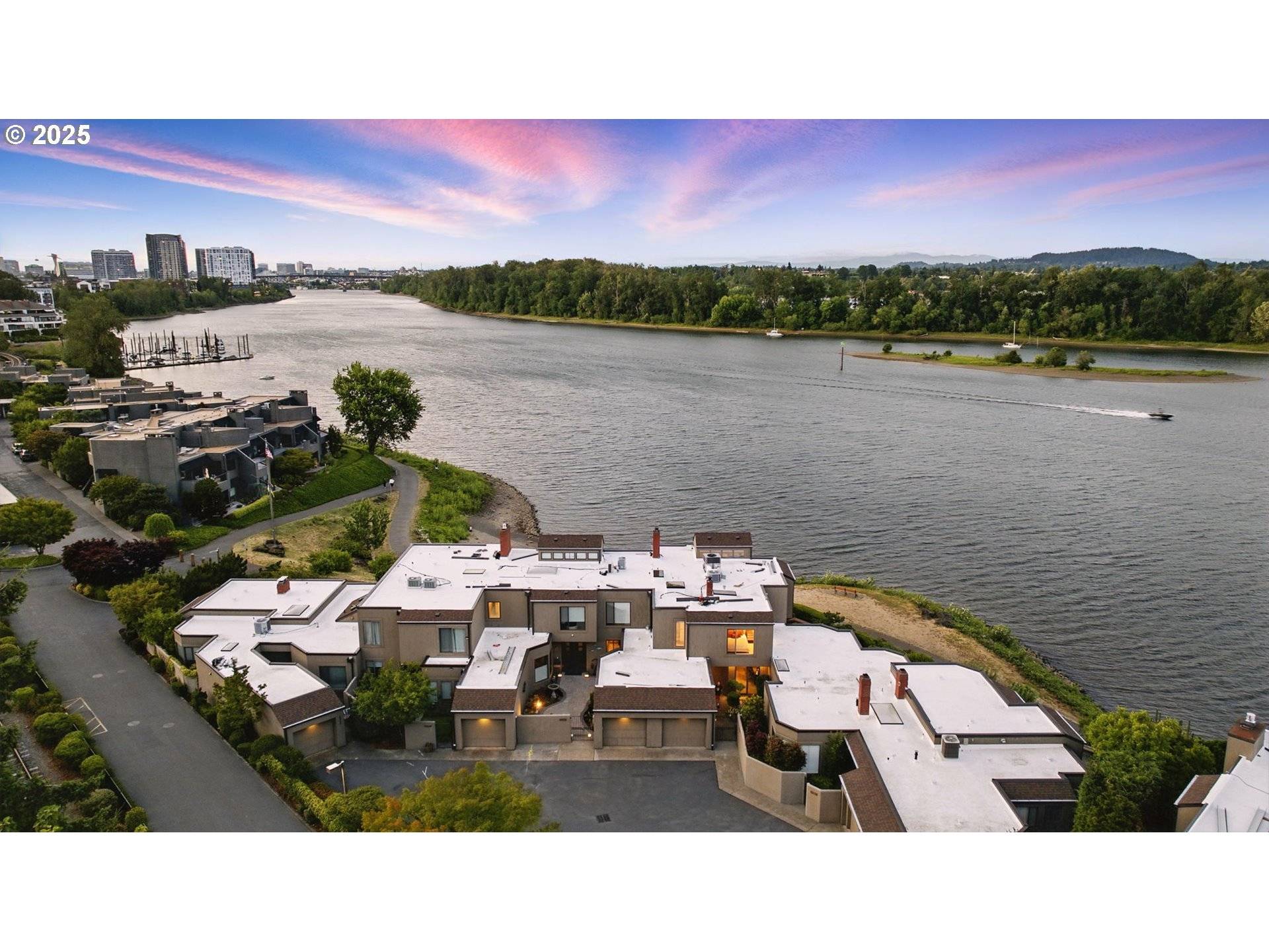 Portland, OR 97239,5960 S RIVERPOINT LN