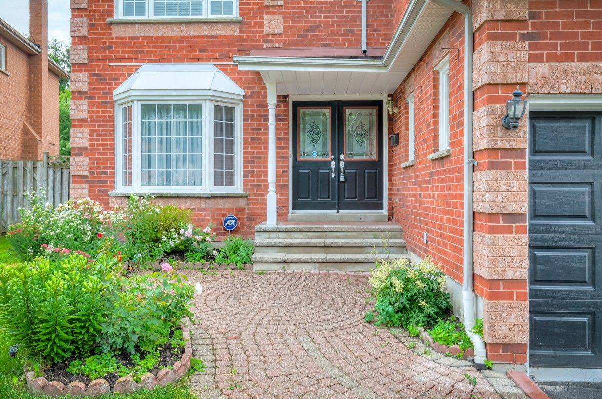 Whitby, ON L1R 1V2,5 Braebrook DR