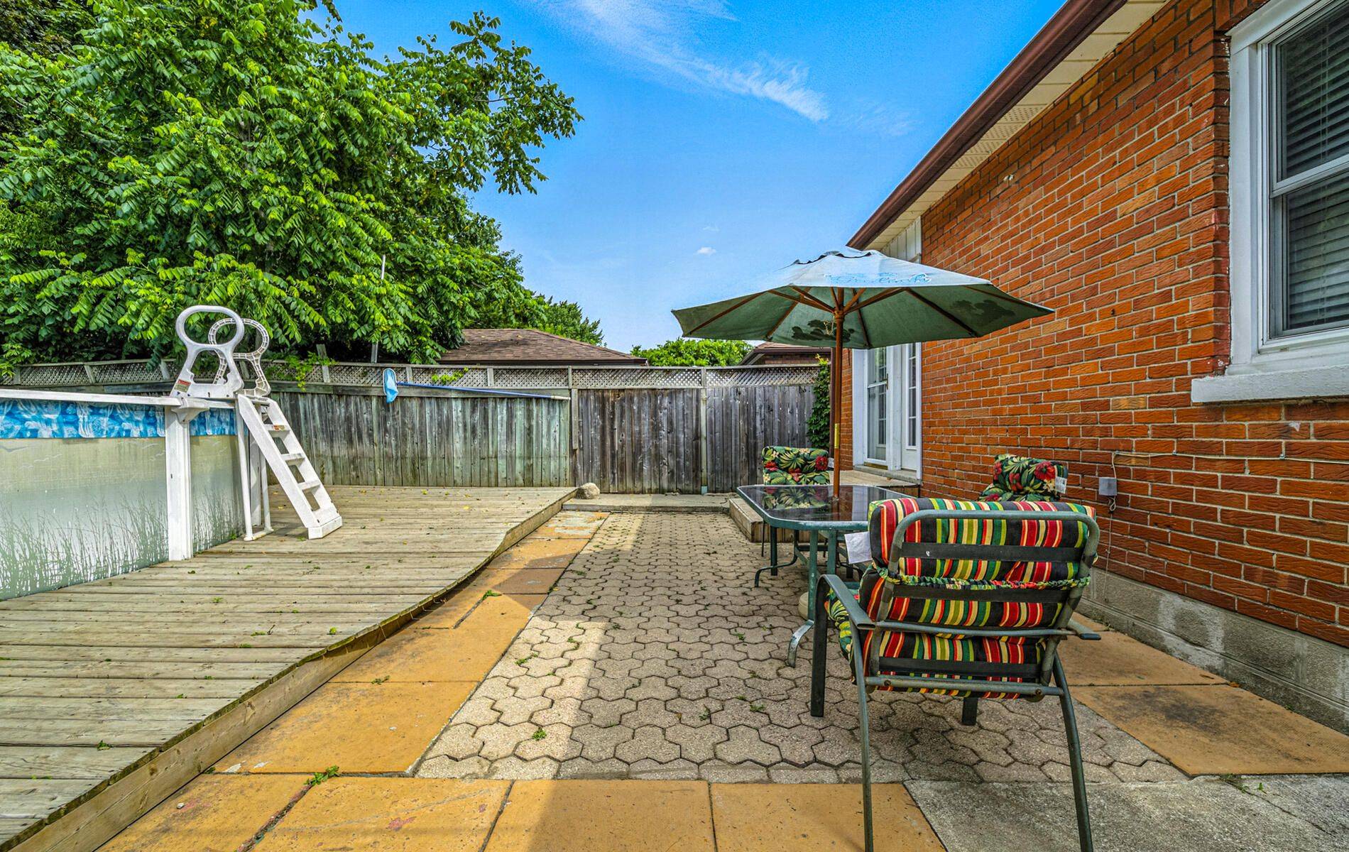 Oshawa, ON L1H 5V6,210 Chadburn ST