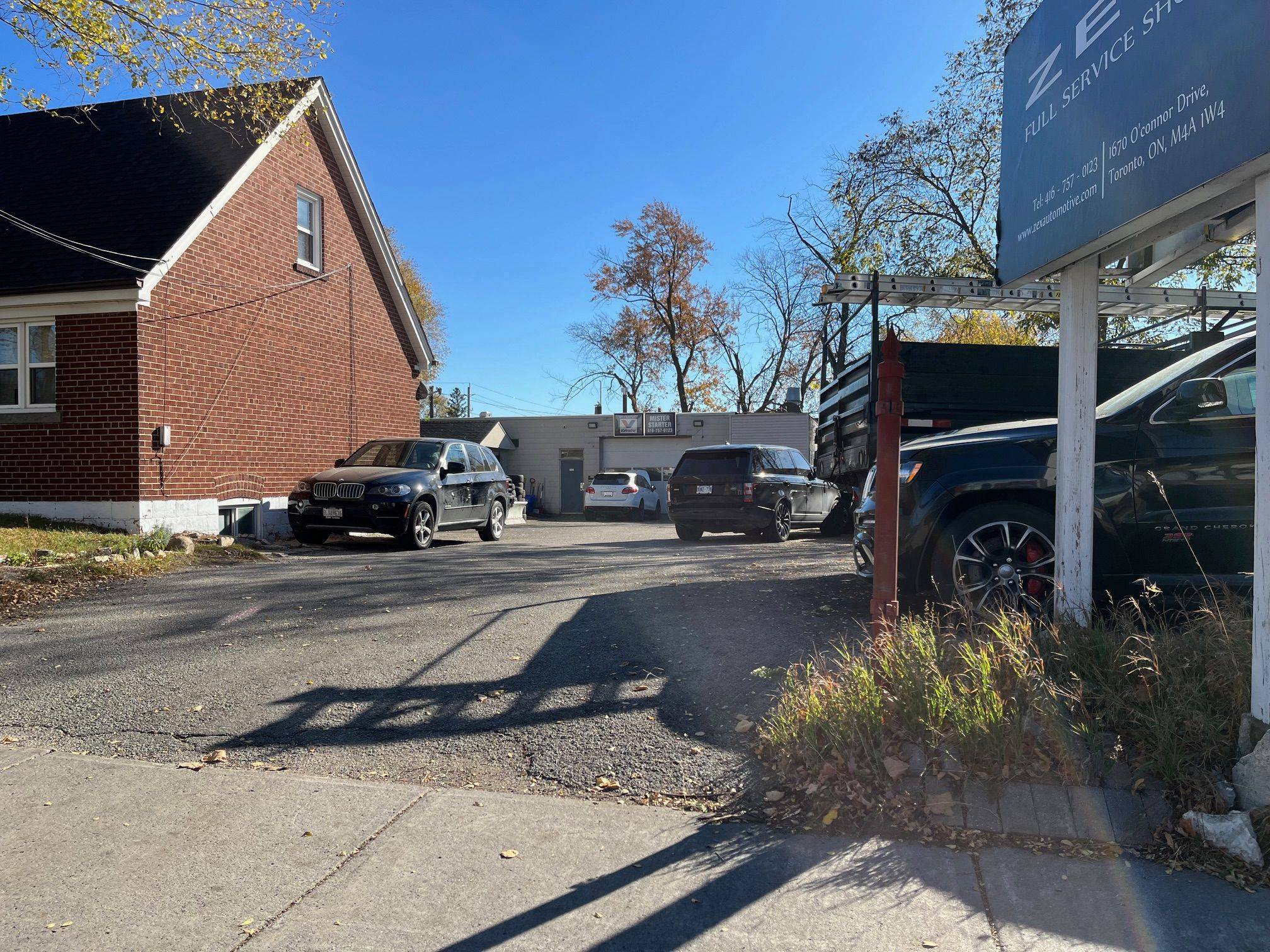 Toronto E03, ON M4A 1A9,61 Sunrise AVE